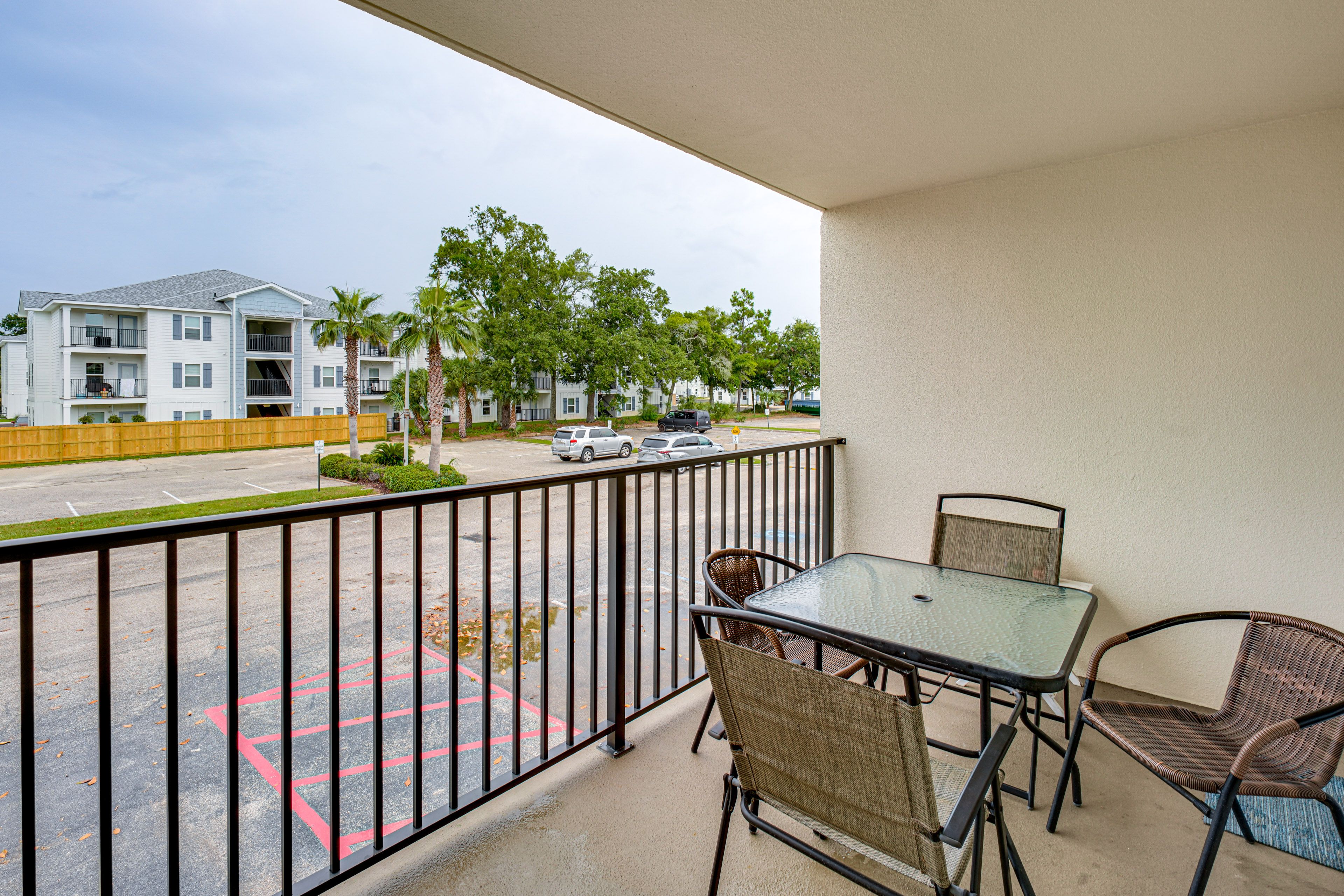 Covered Balcony | Dining Area