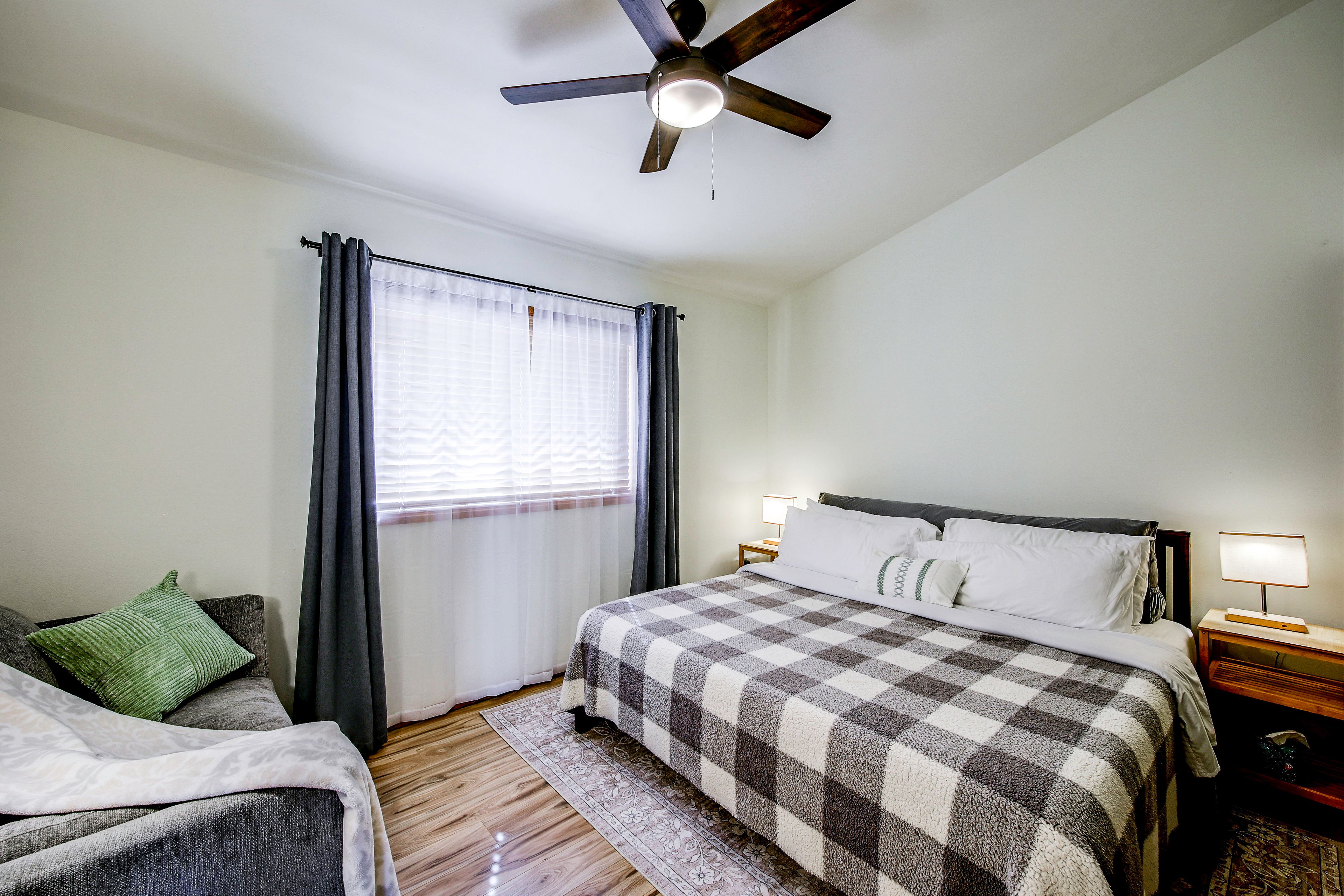 Bedroom | King Bed