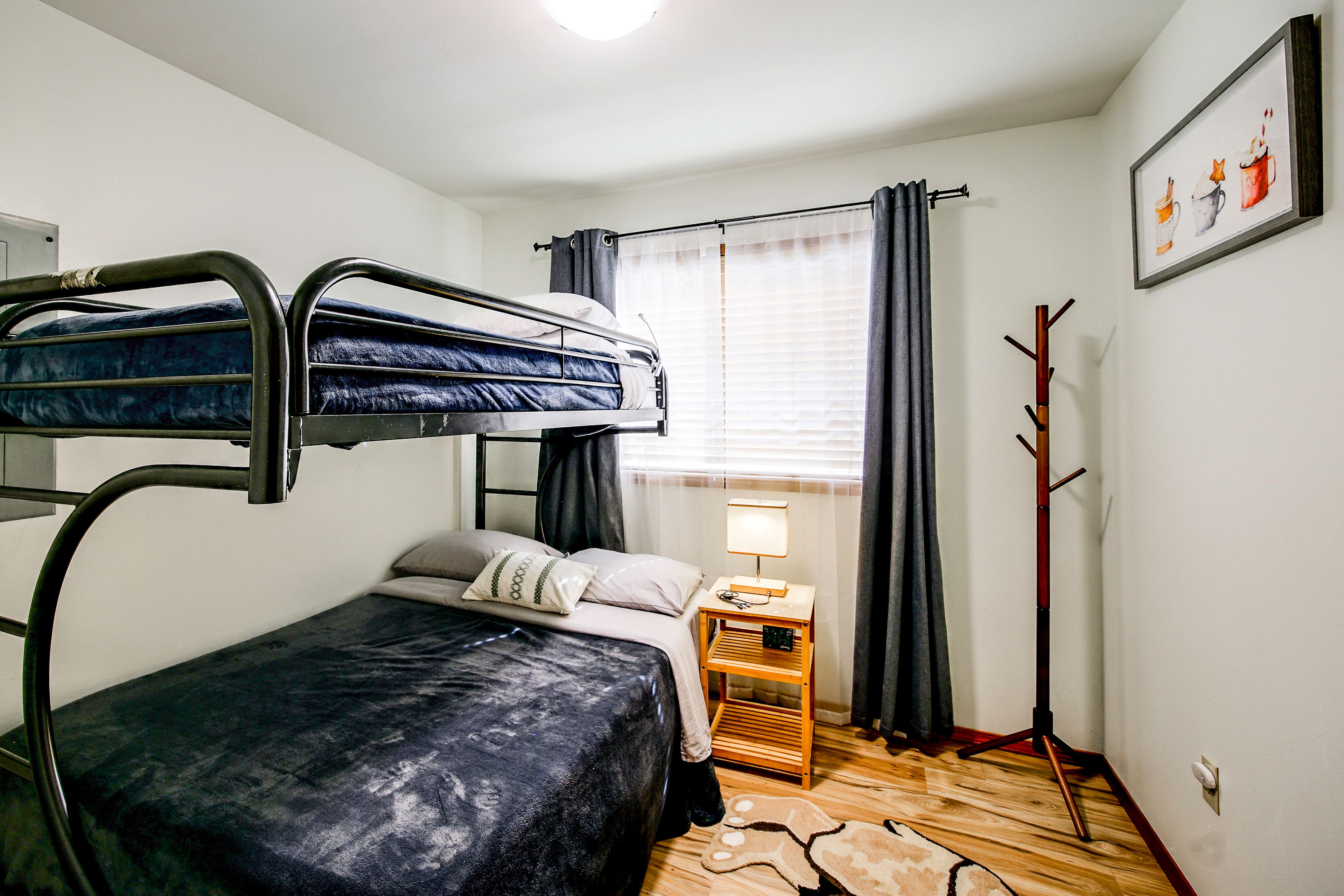 Bedroom | Twin/Full Bunk Bed