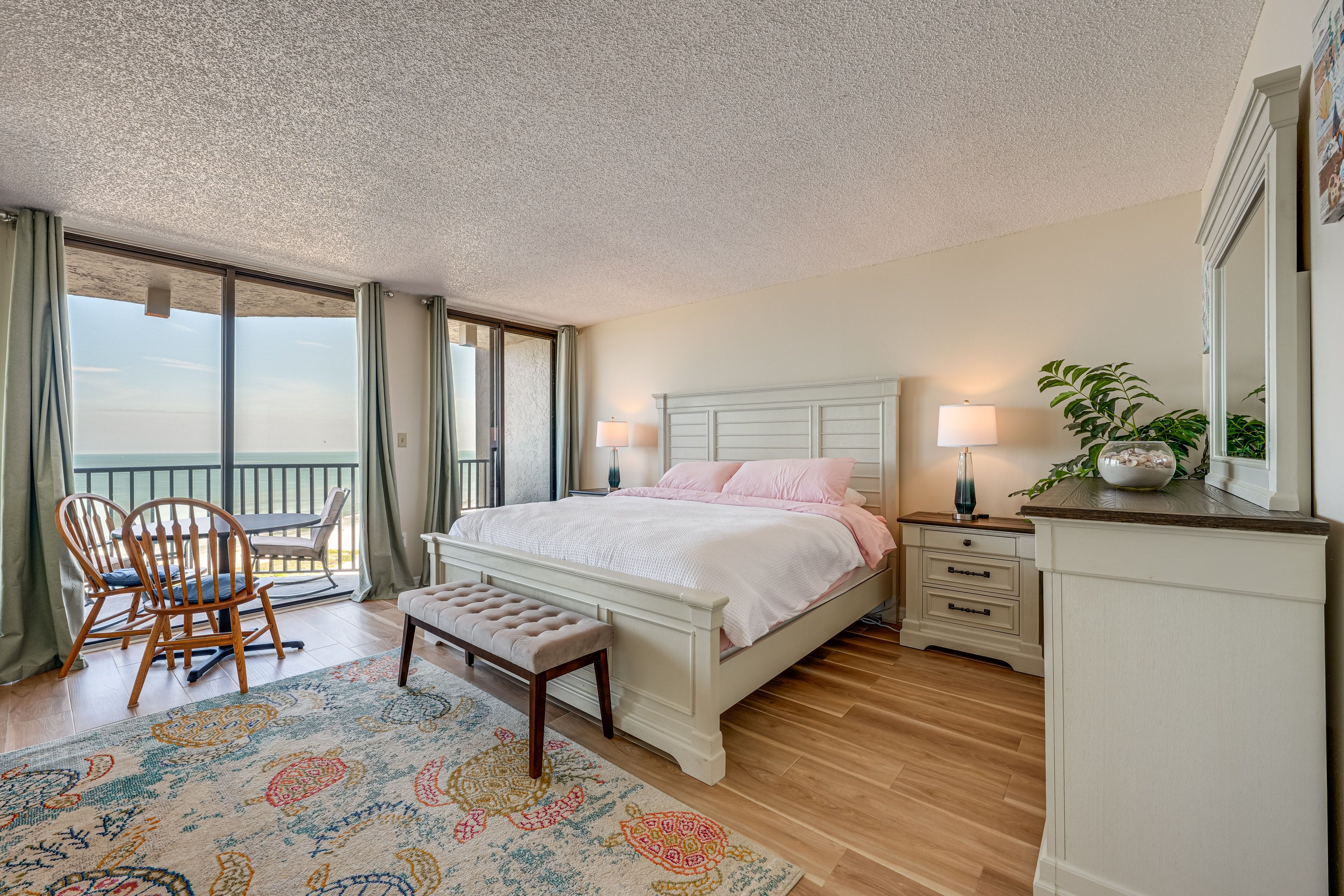 Bedroom 1 | King Bed