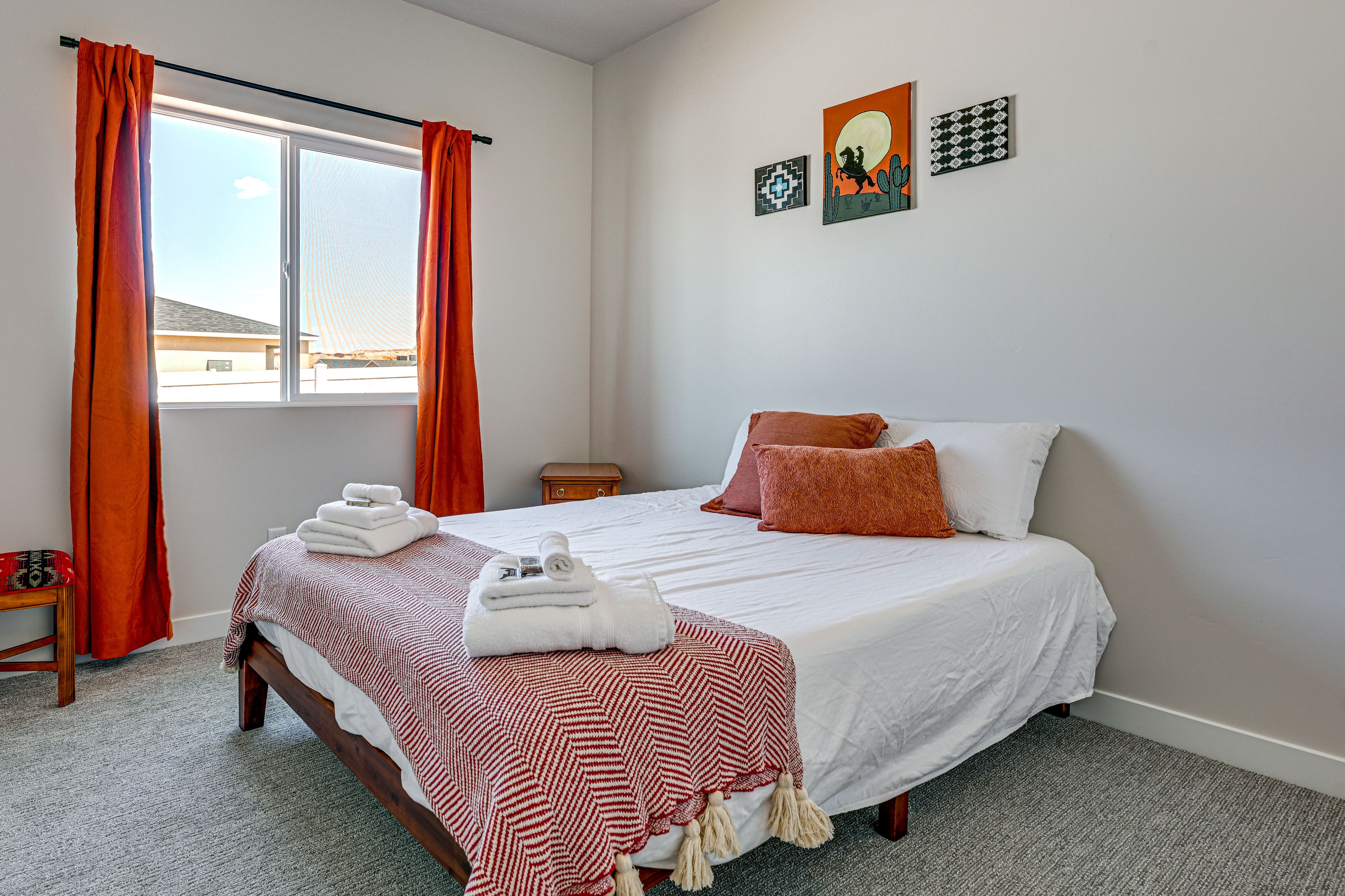 Bedroom | Queen Bed