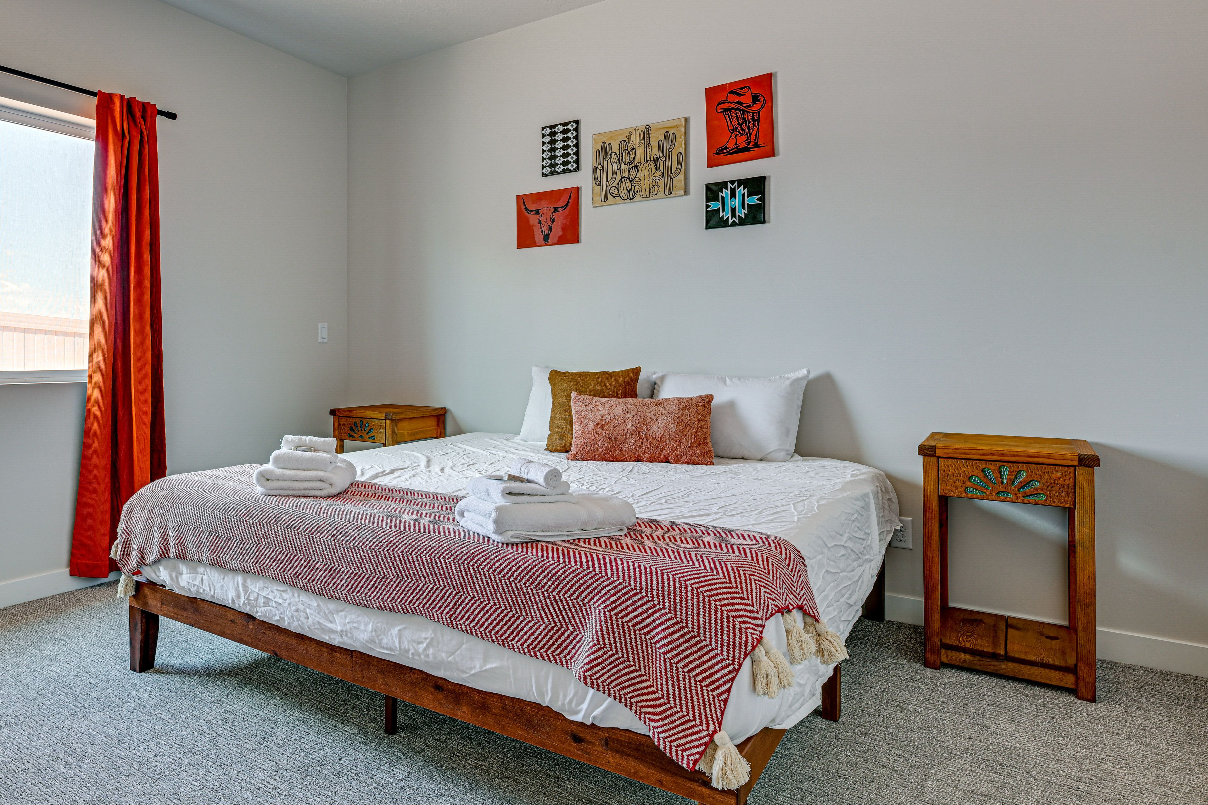 Bedroom | King Bed | En-Suite Bathroom | Walk-In Closet
