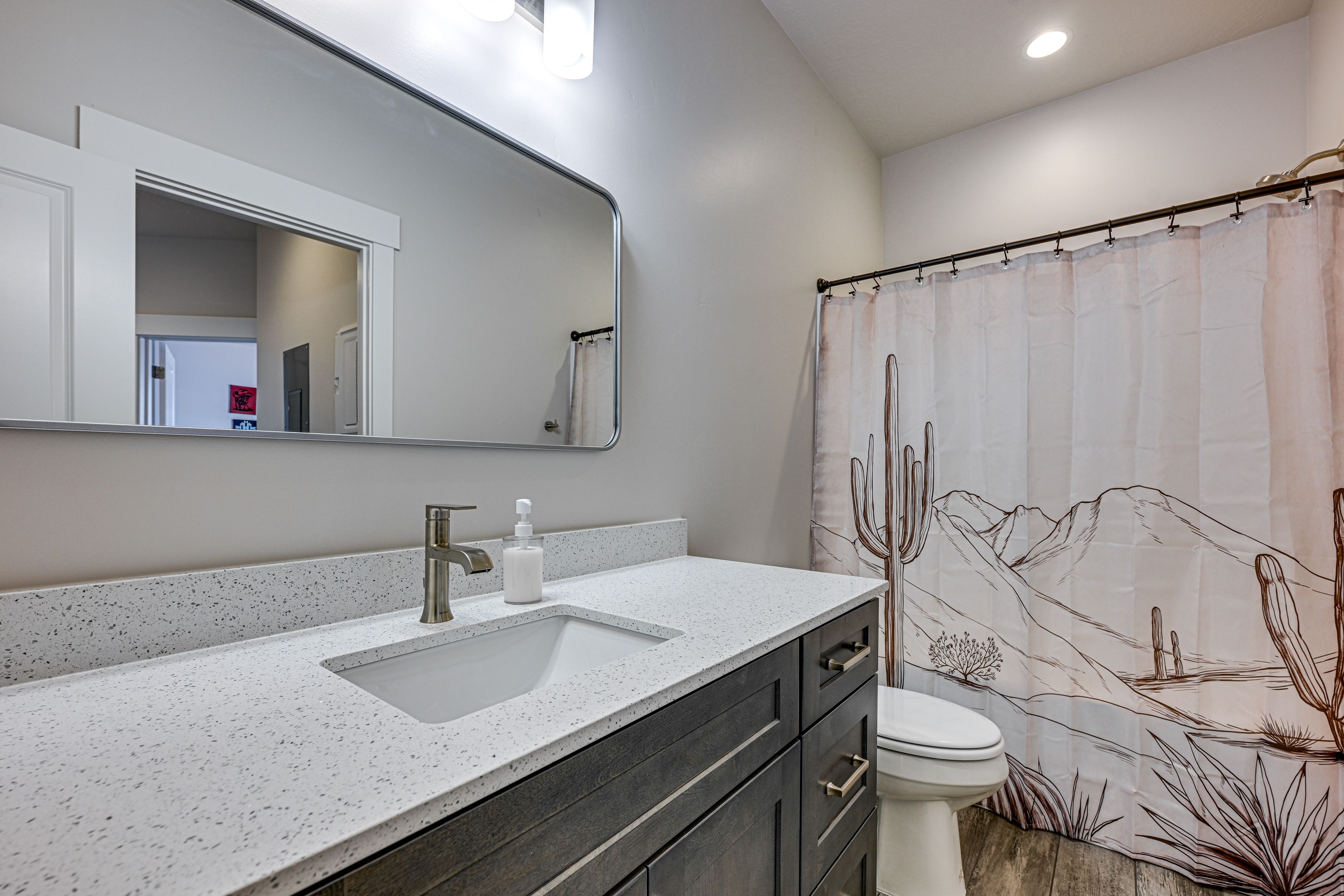 En-Suite Bathroom | Towels & Linens Provided