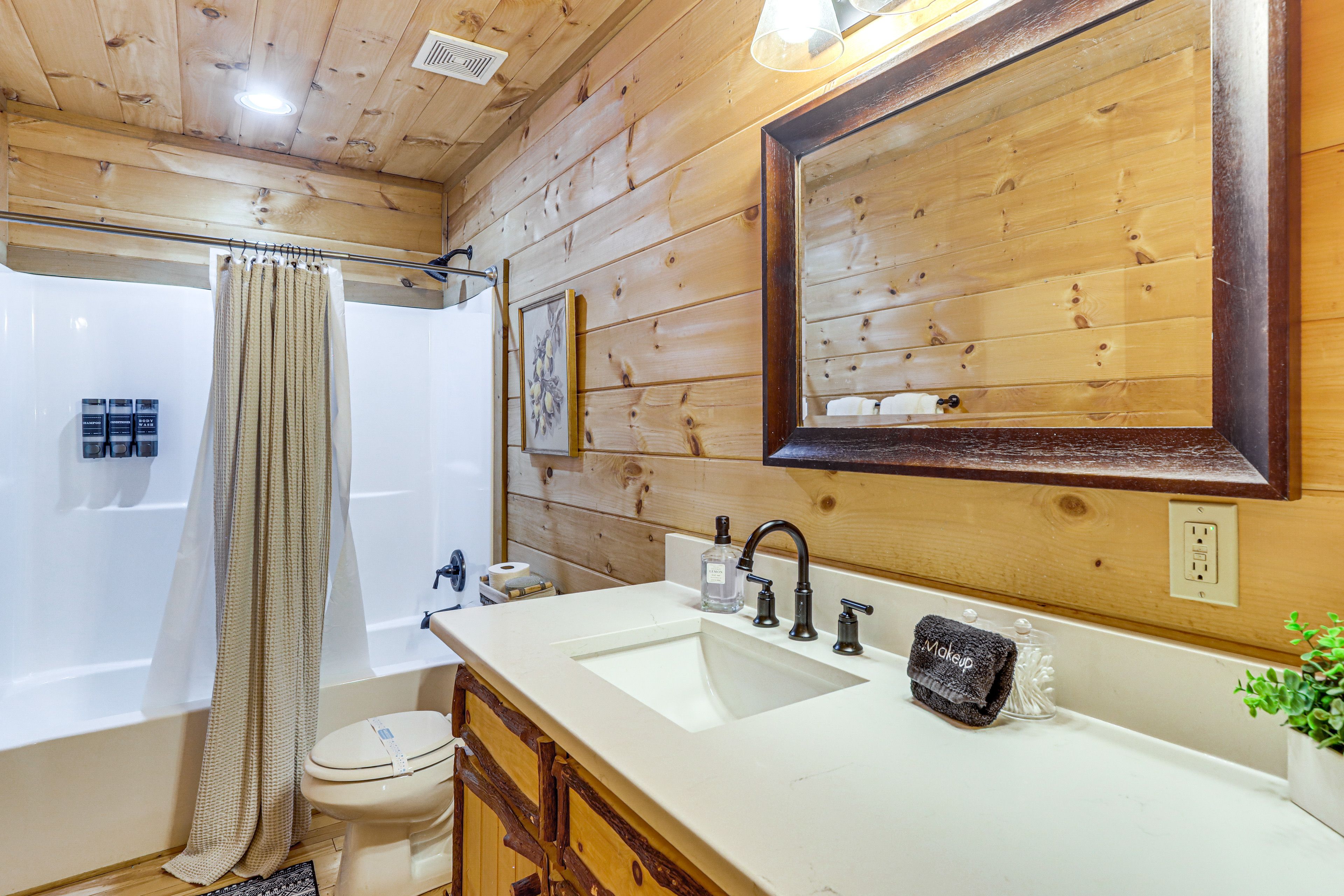 Full Bathroom | 1st Floor