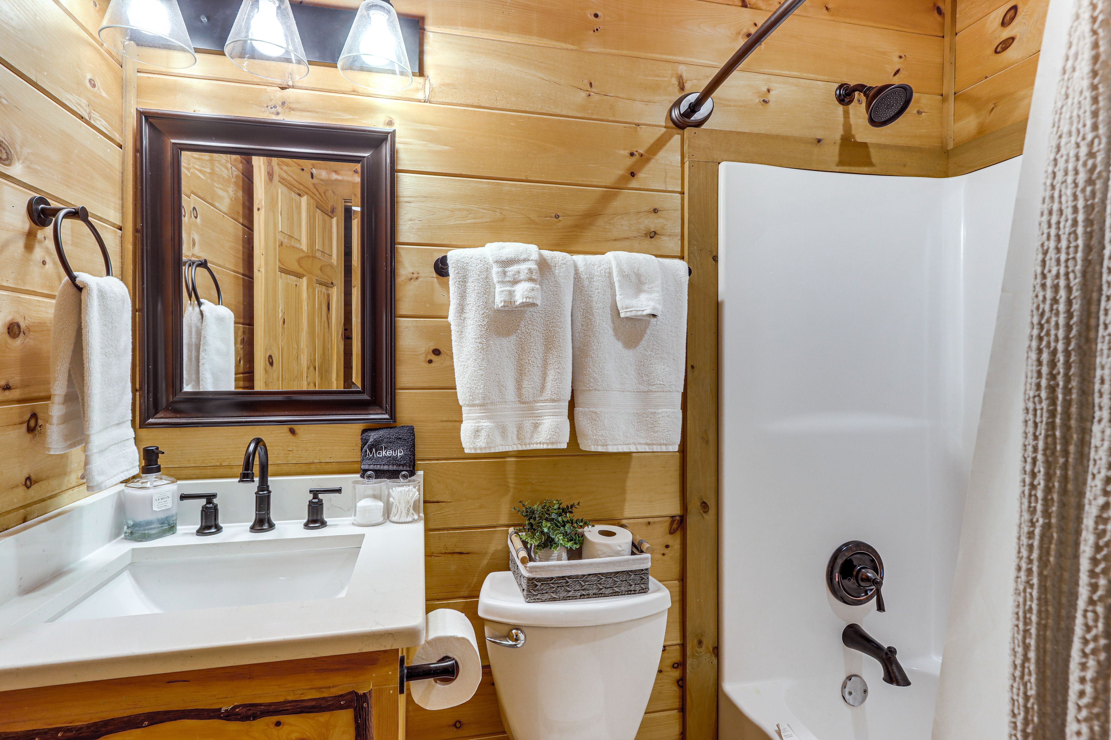 Full Bathroom | 1st Floor