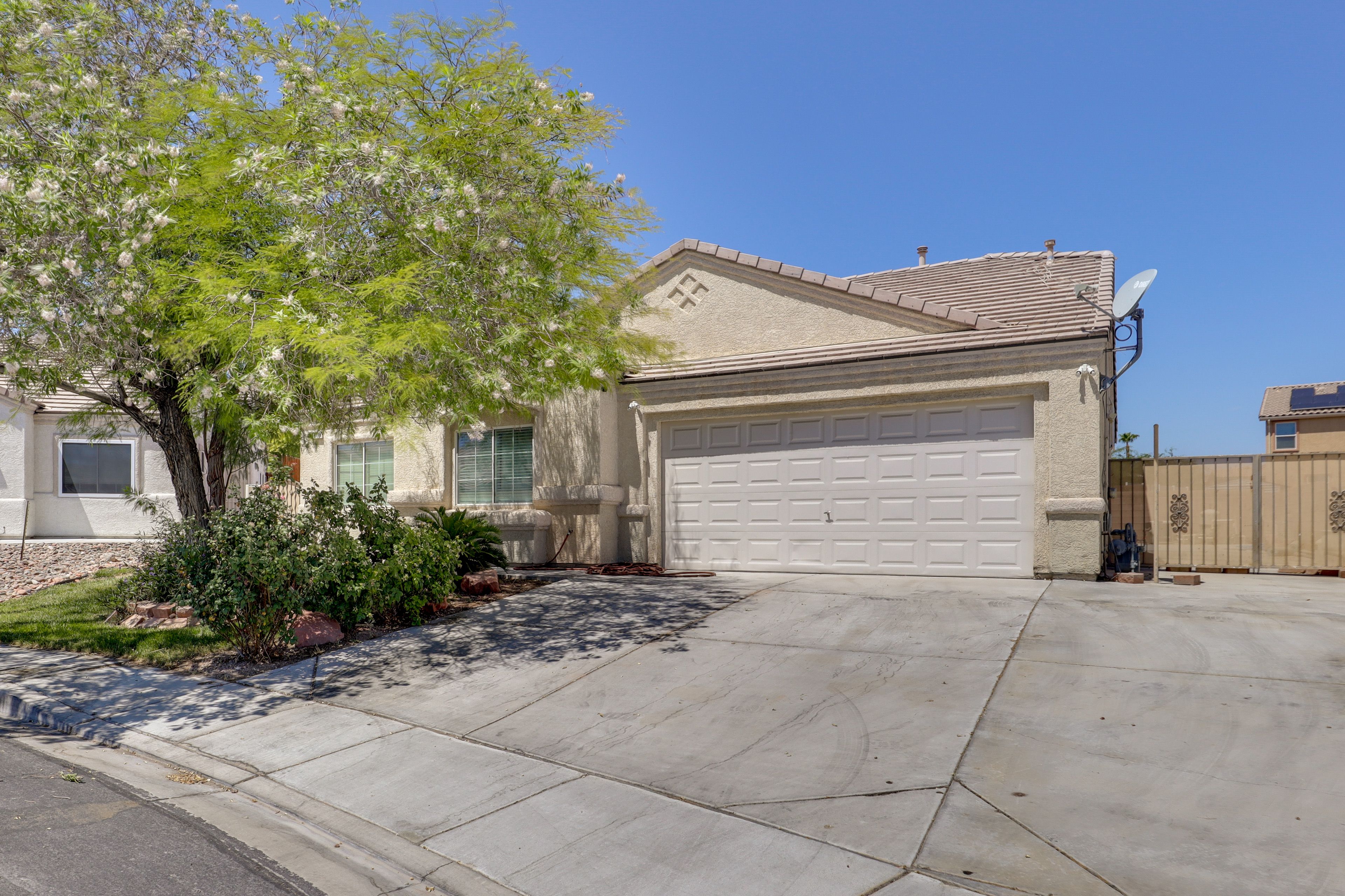 Parking | Driveway (3 Vehicles) | Trailer Parking | No Garage or Street Parking