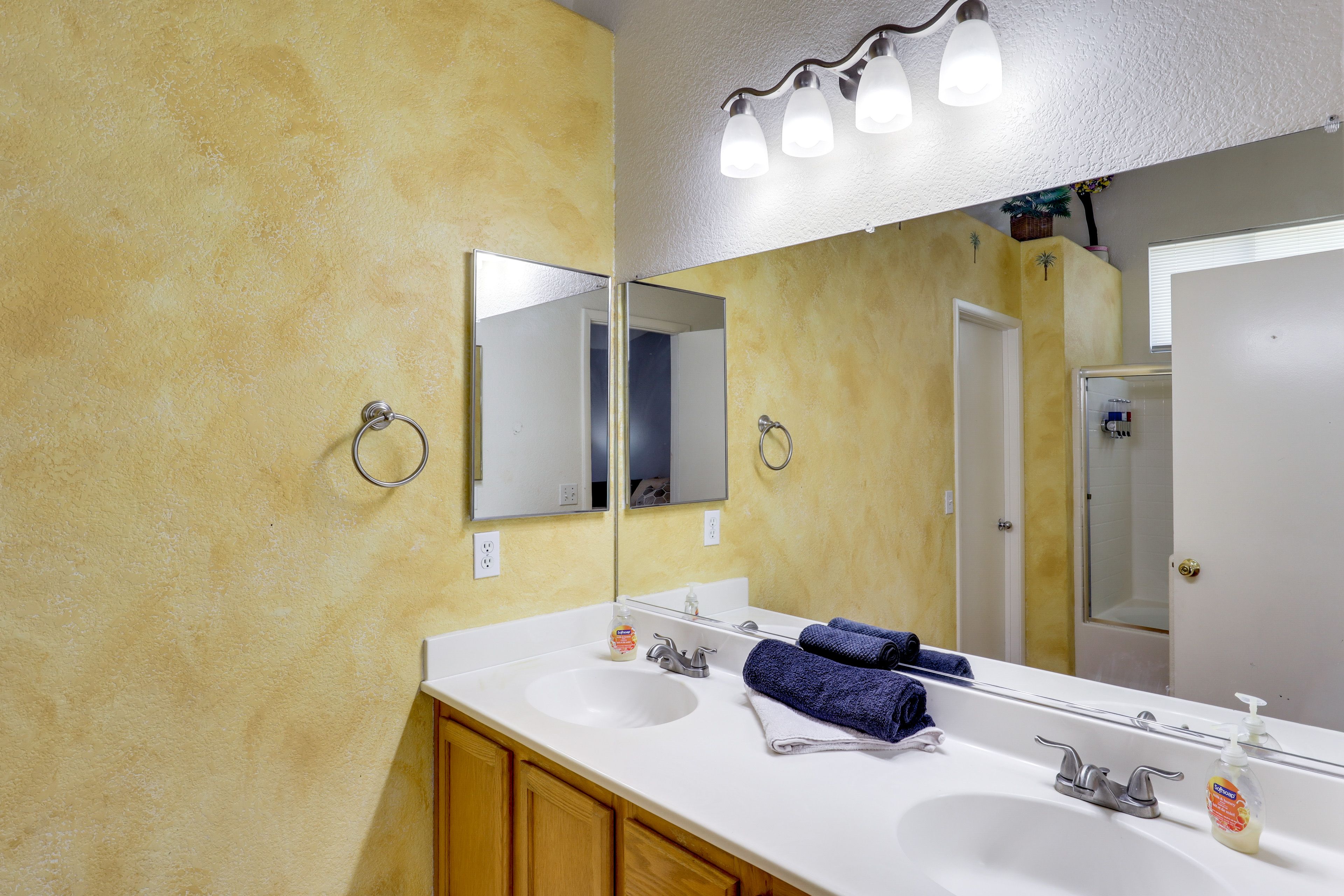 En-Suite Bathroom | Towels & Linens Provided