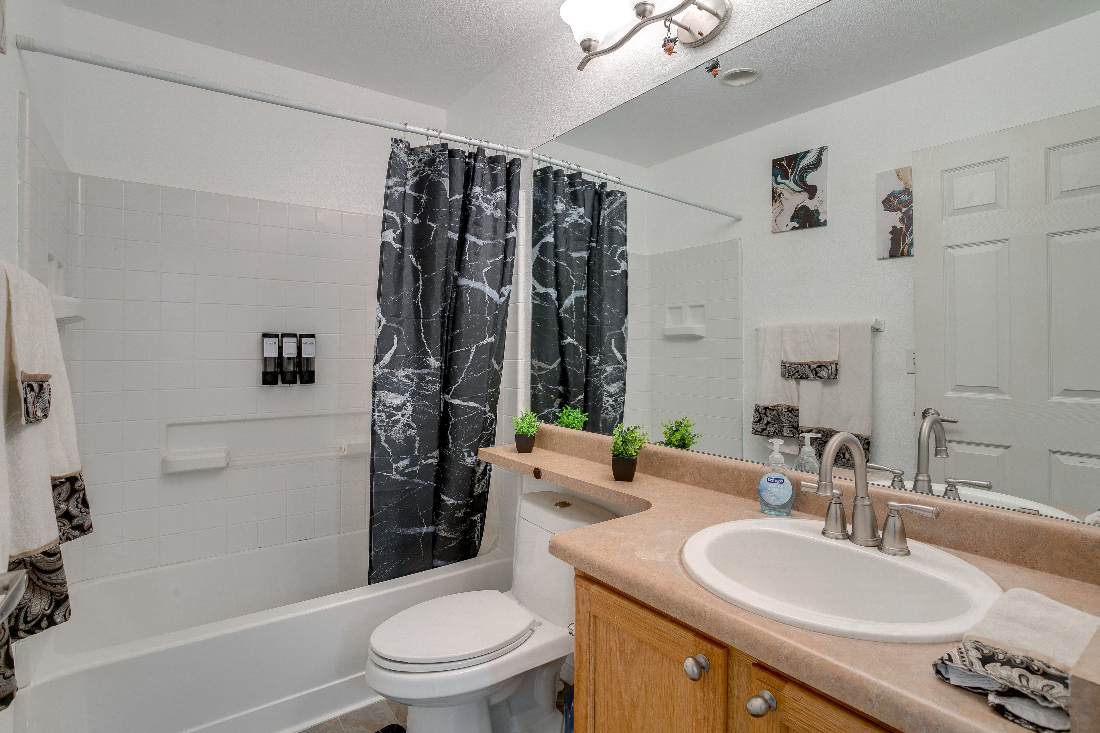 Full Bathroom | Main Level