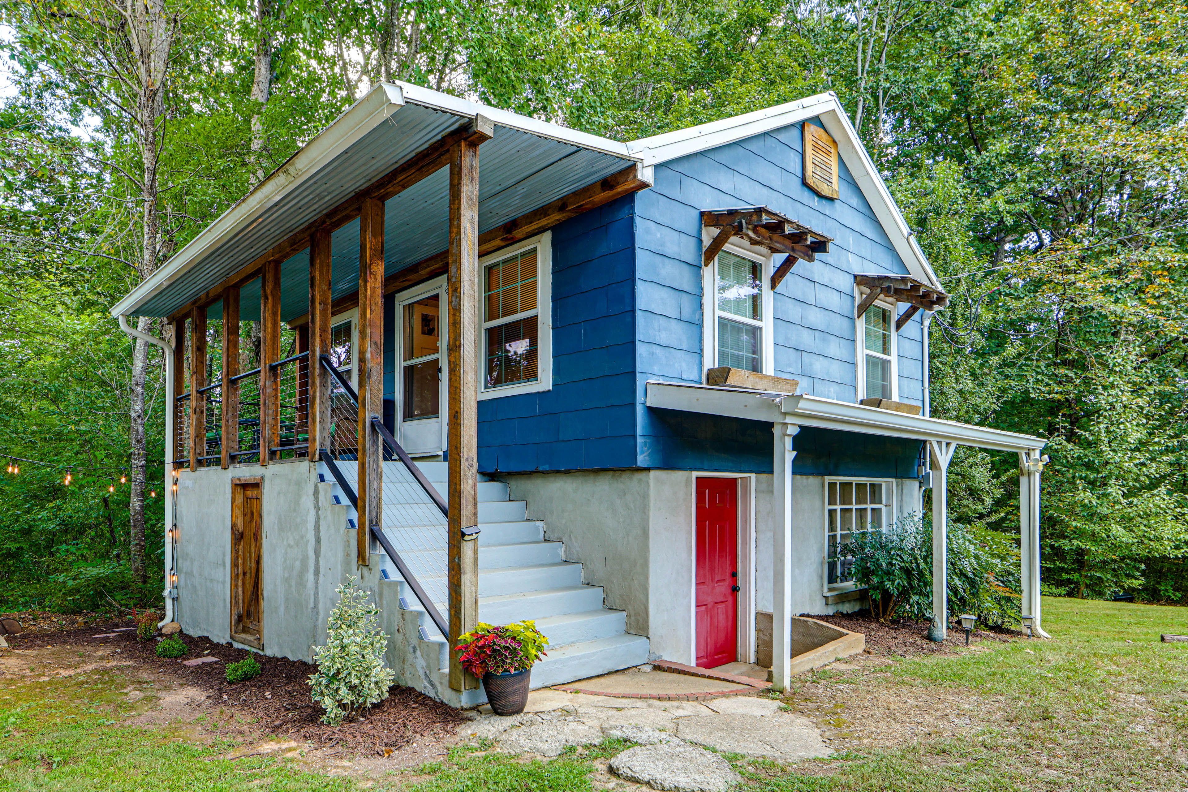 Exterior | Upstairs Unit | Single-Story Unit