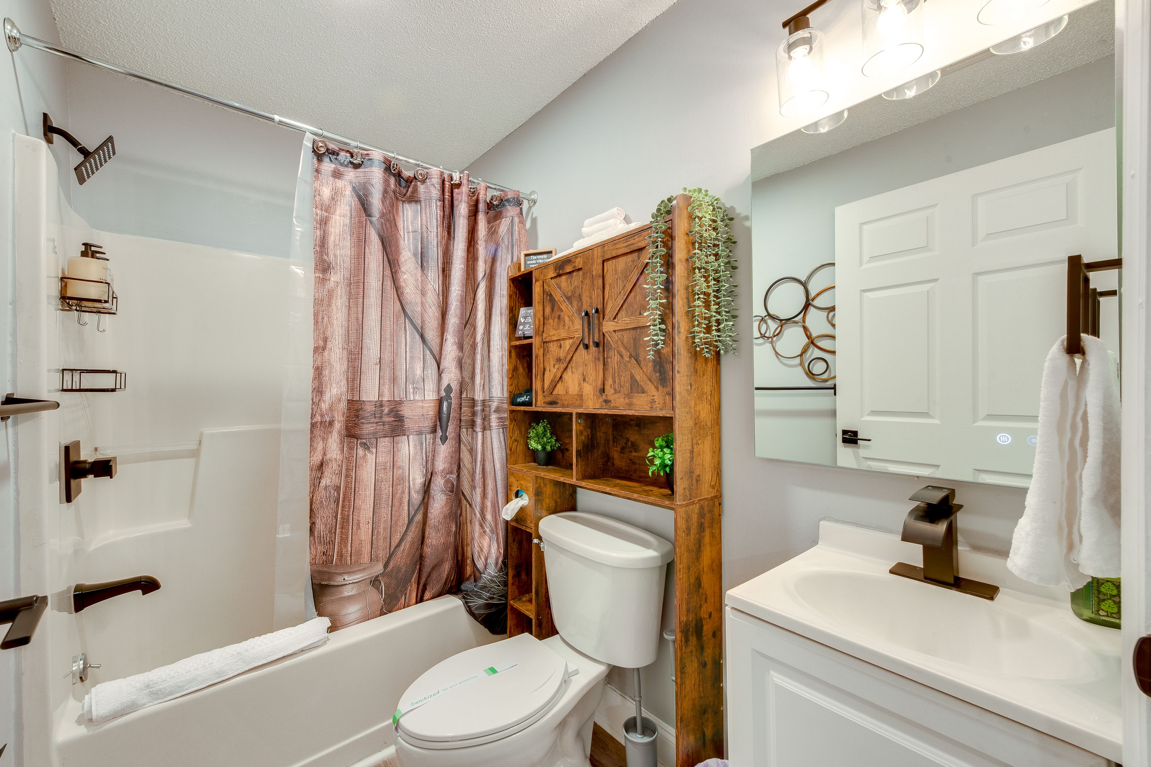 Full Bathroom | 2nd Floor
