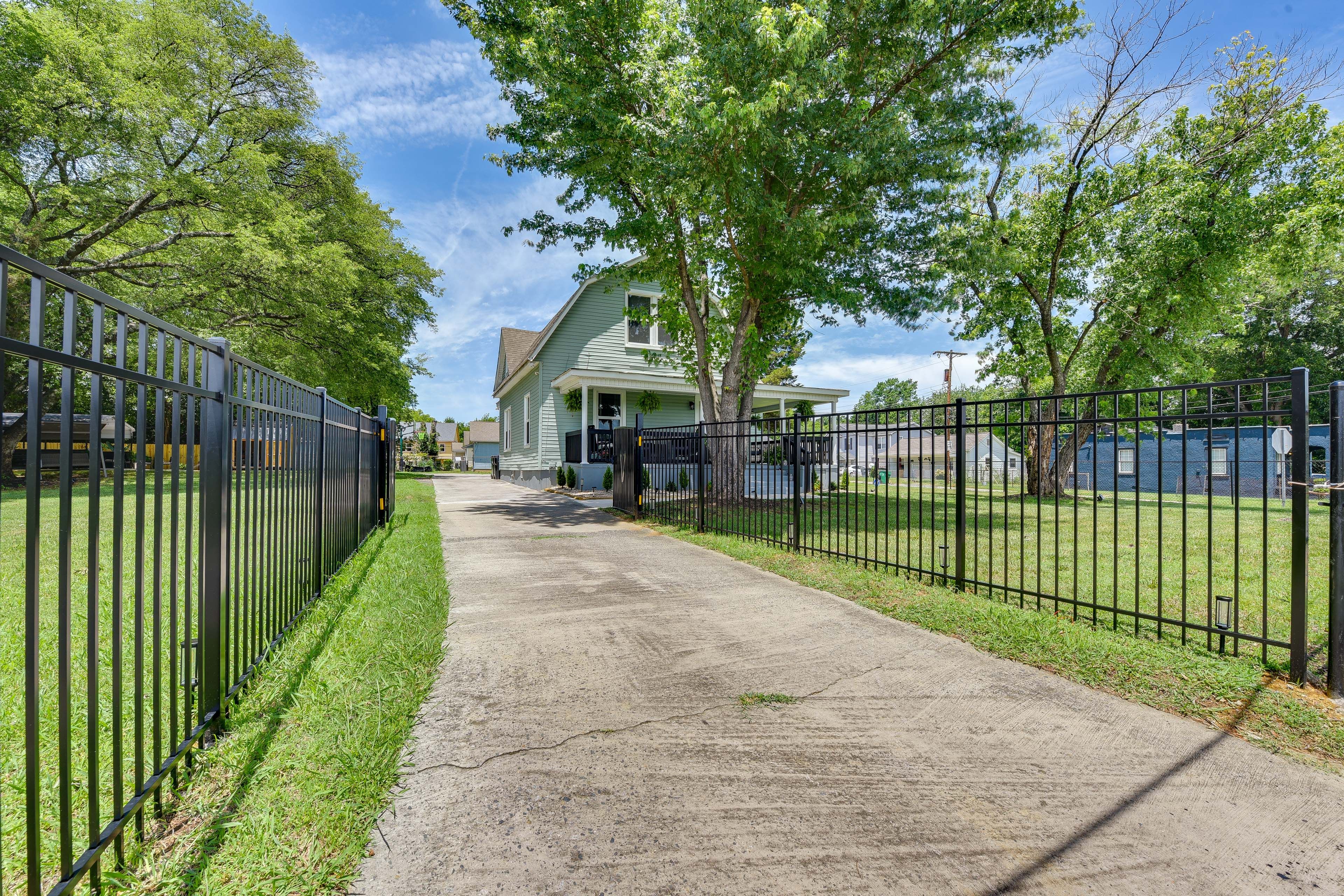 Driveway Parking (5 Vehicles) | Gated Property