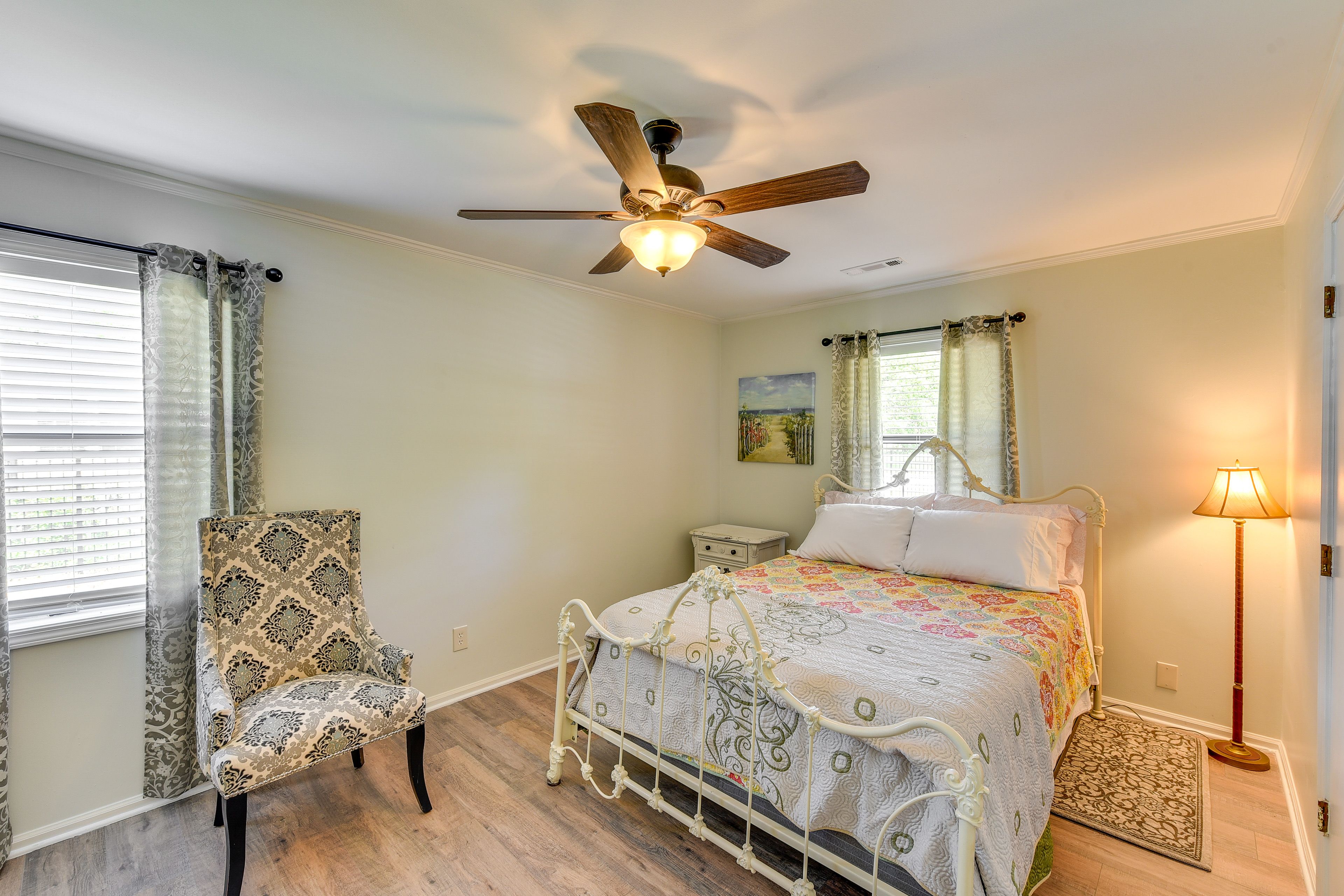 Bedroom 1 | Queen Bed