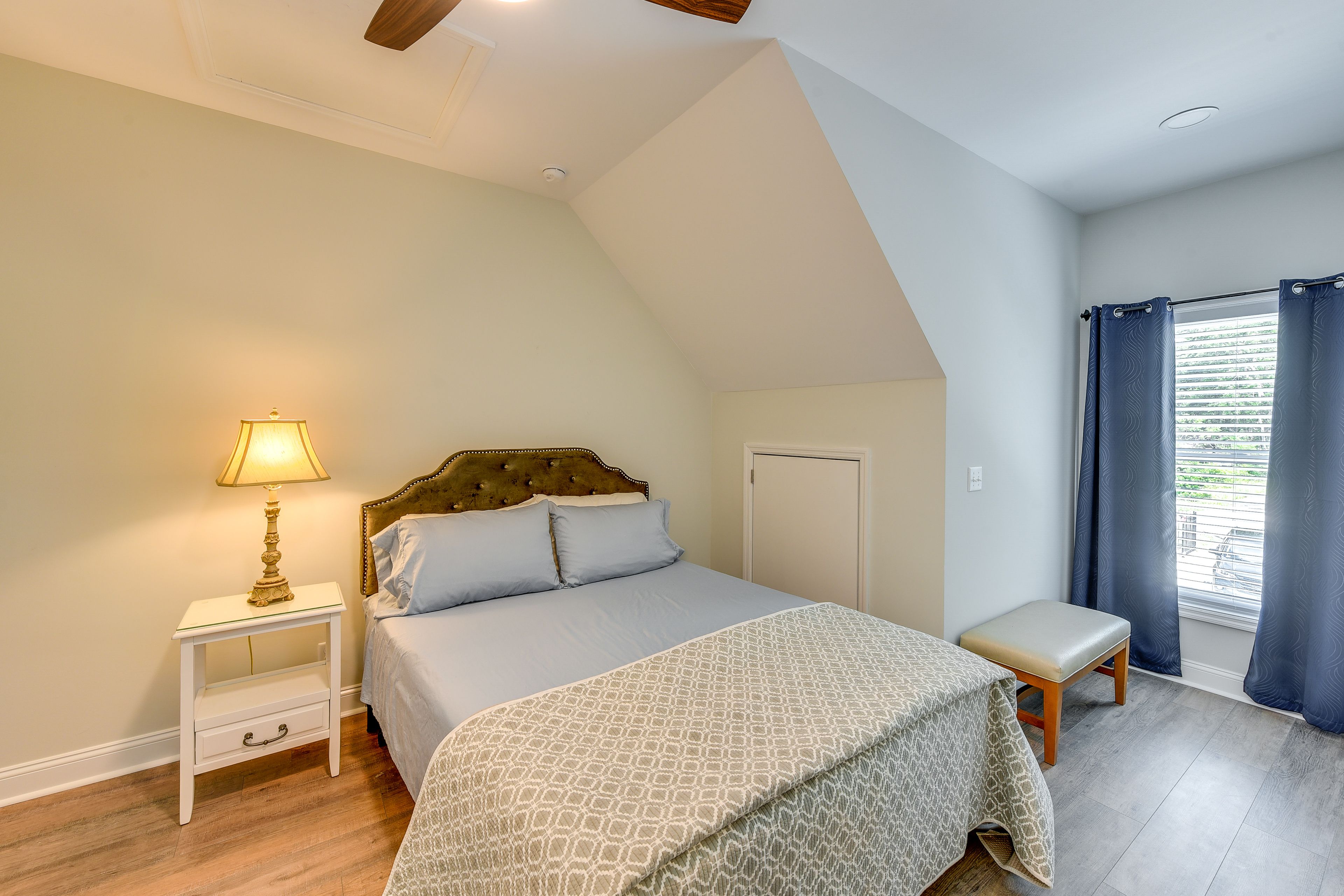 Bedroom 3 | Queen Bed