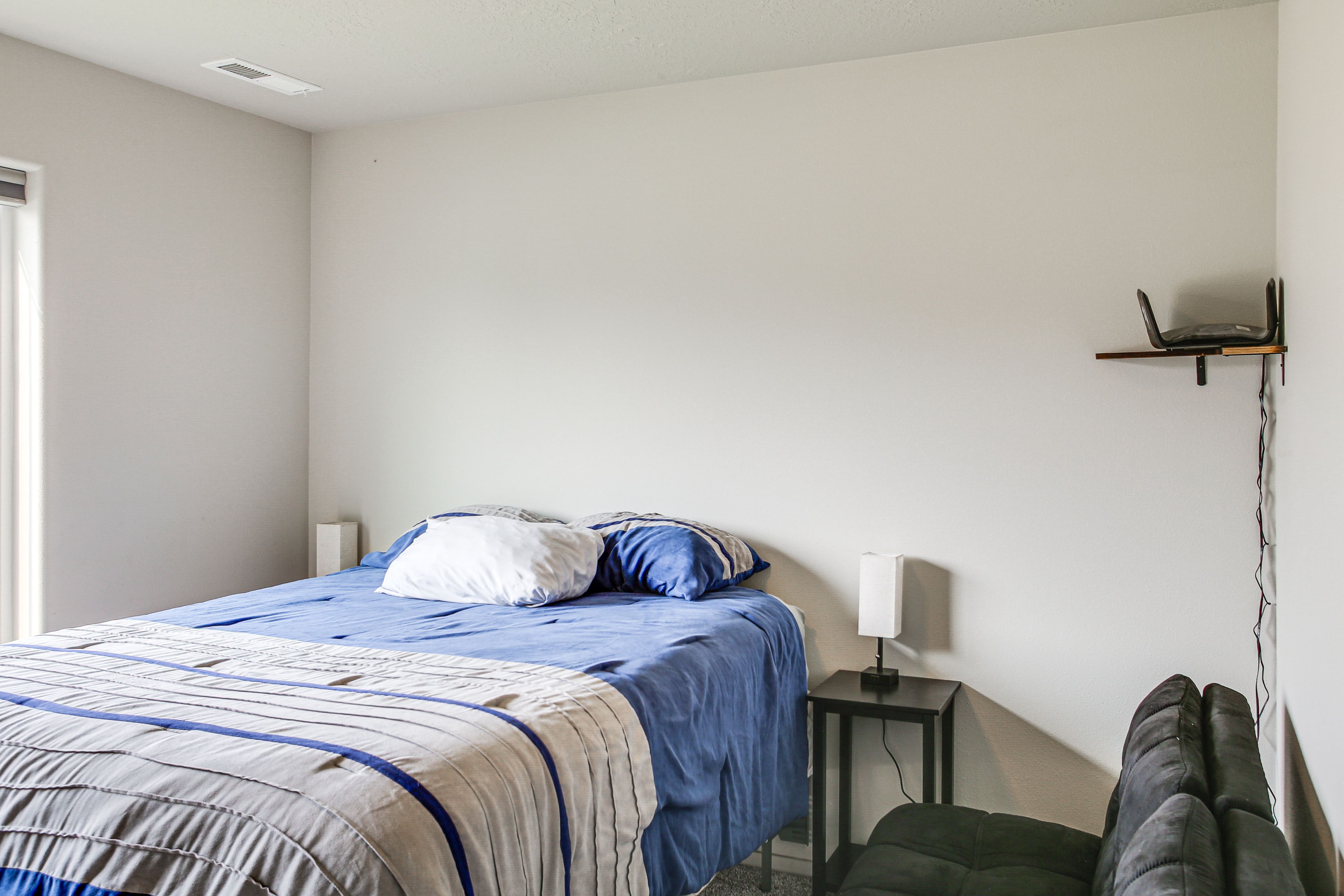 Bedroom 1 | Queen Bed