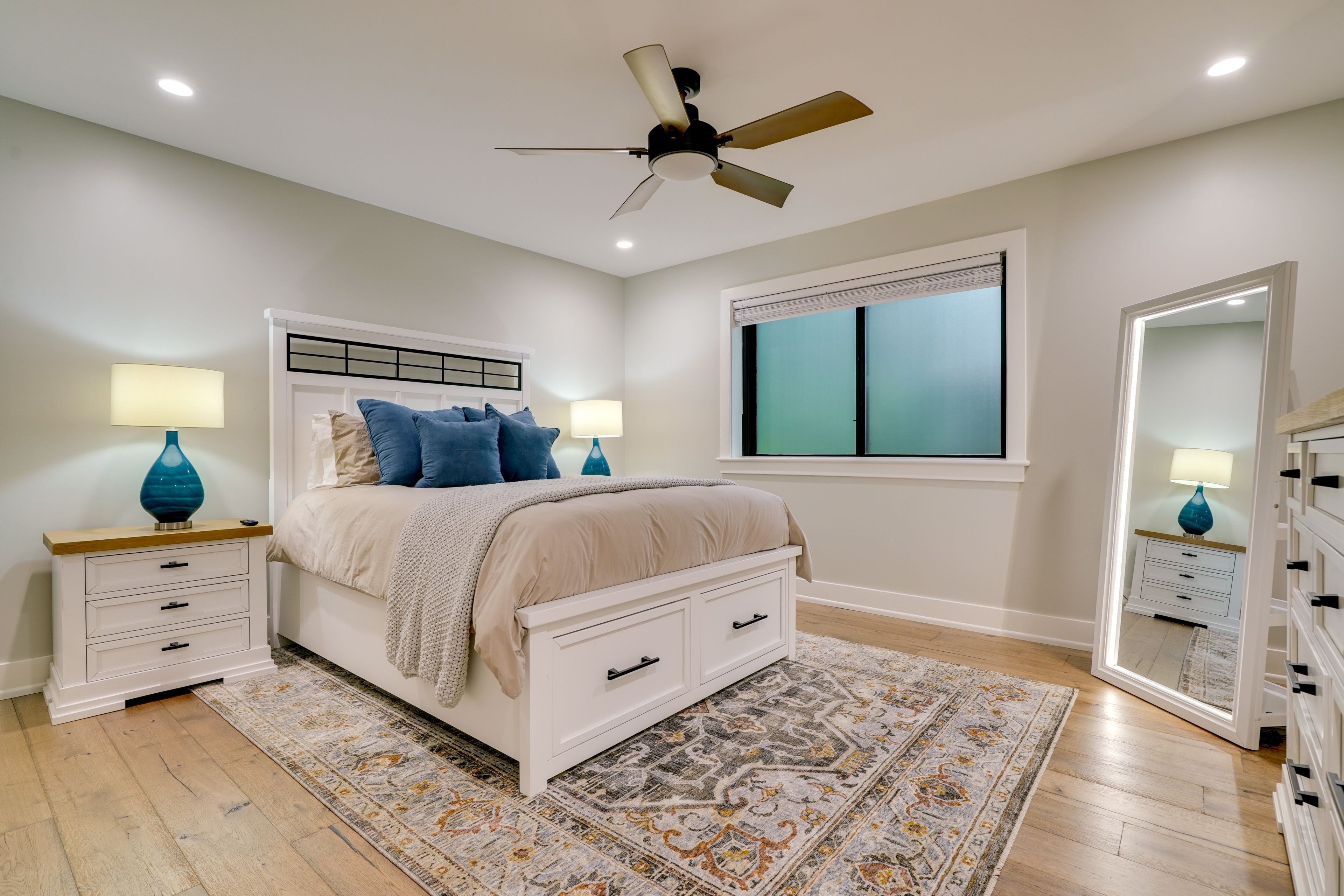 Bedroom 2 | Queen Bed