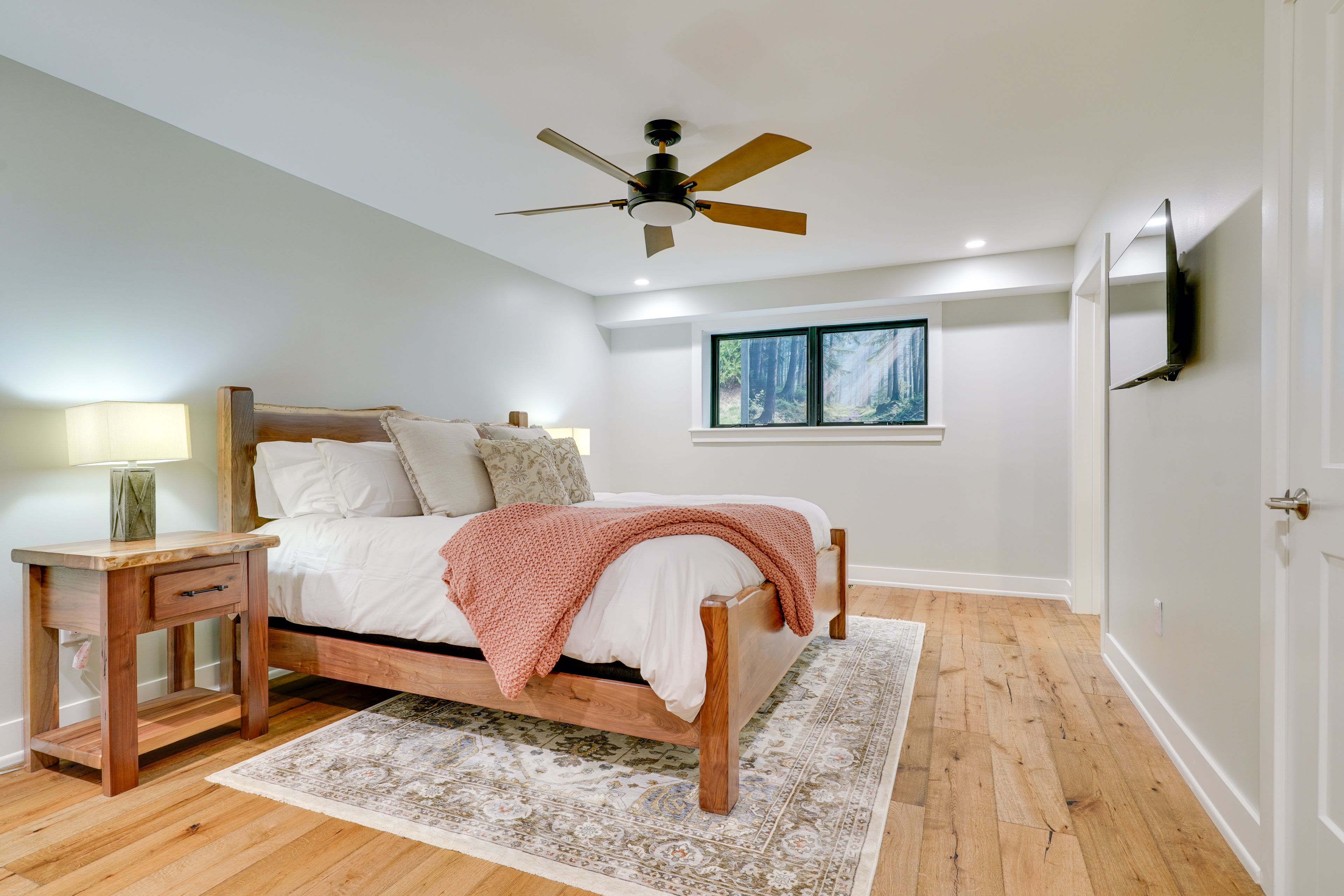 Bedroom 1 | King Bed