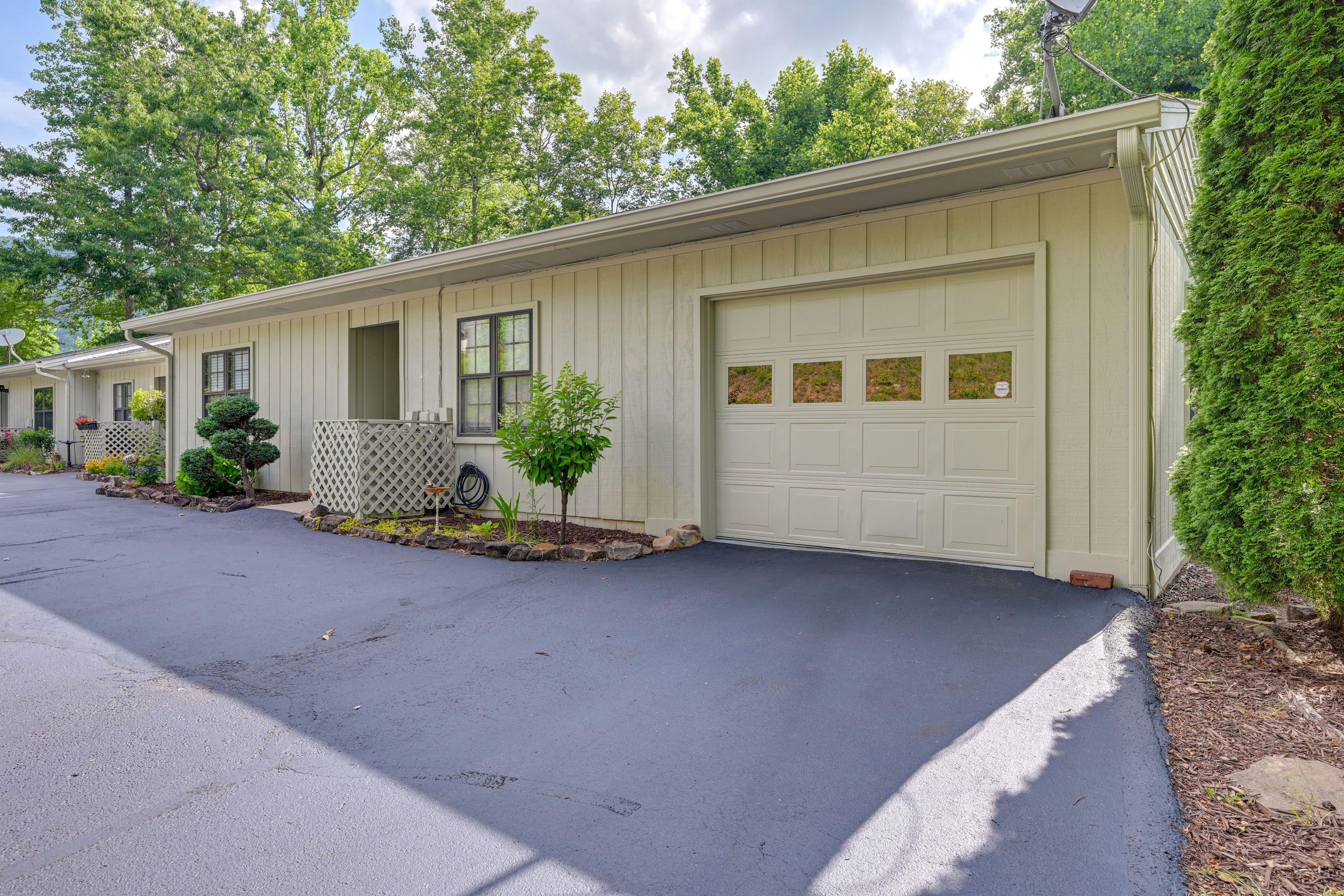 Parking | Garage (1 Vehicle) | Driveway (3 Vehicles)