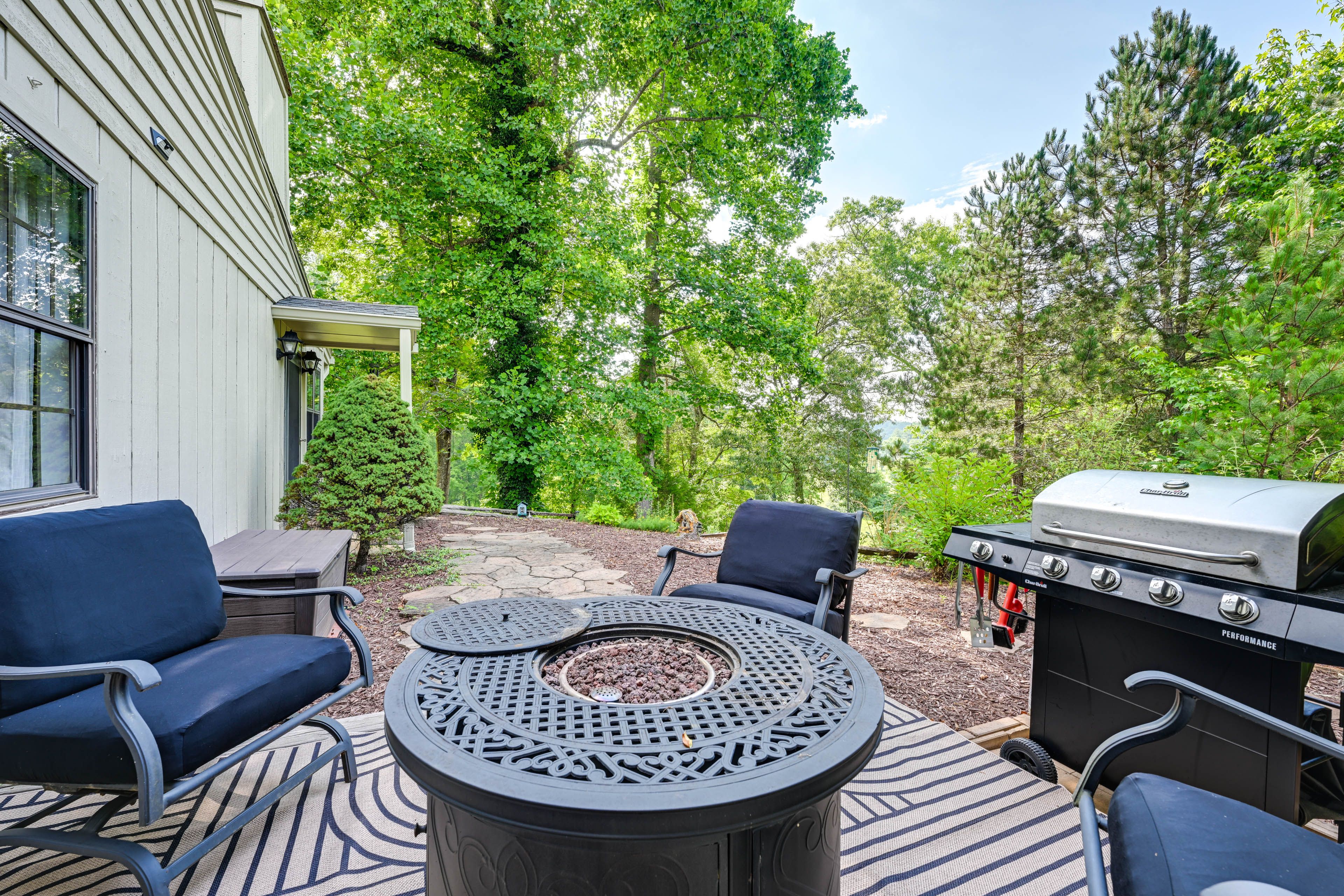 Franklin Vacation Rental | 2BR | 2BA | 2,600 Sq Ft | Step-Free Access