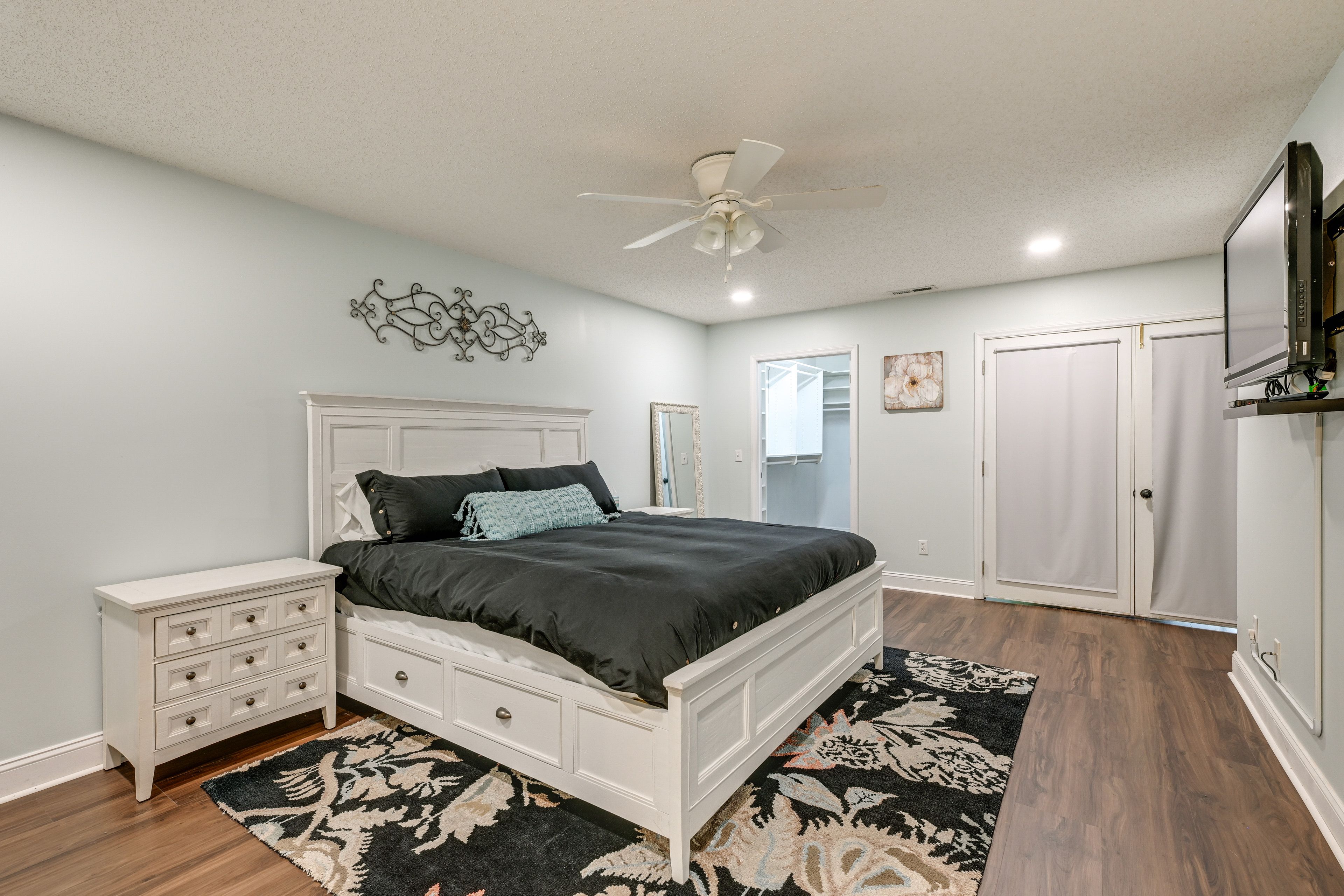 Bedroom 1 | King Bed