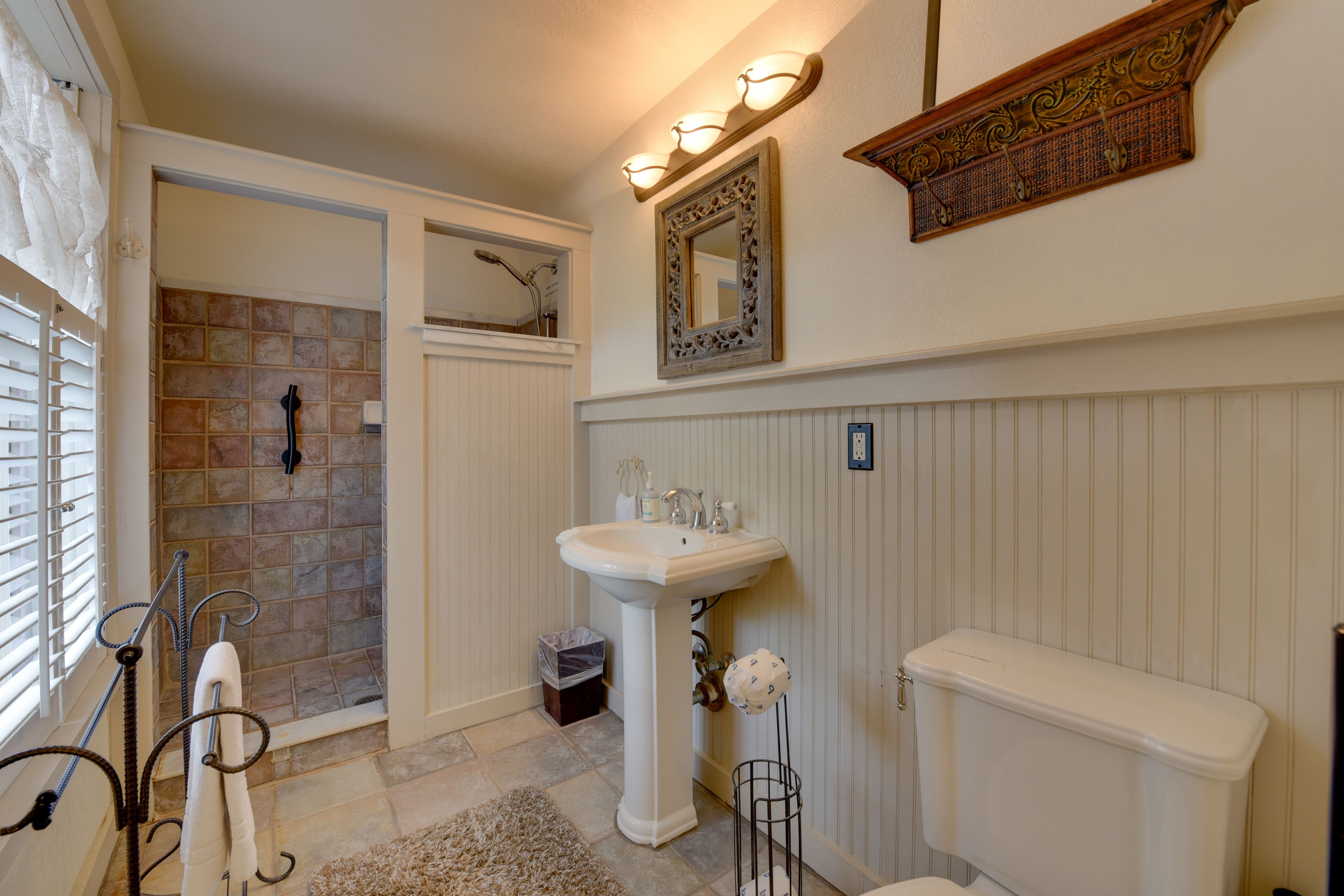 Bathroom | 1st Floor