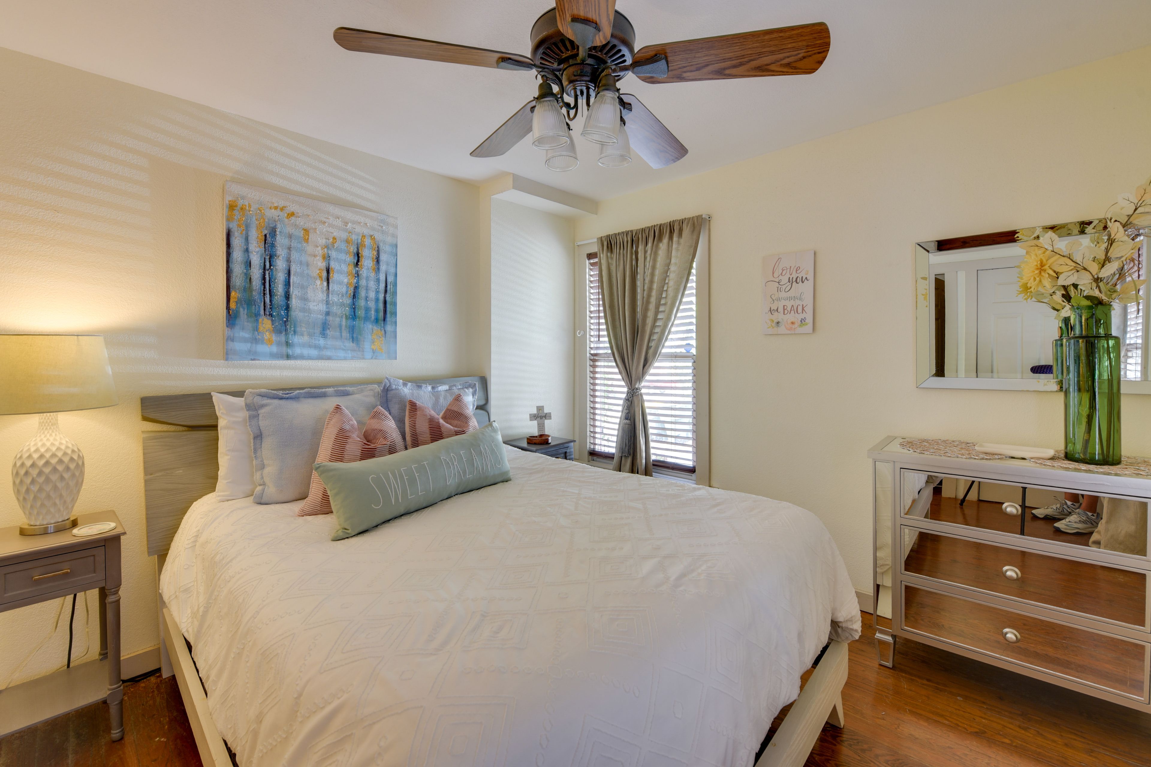 Bedroom 1 | Queen Bed | 1st Floor