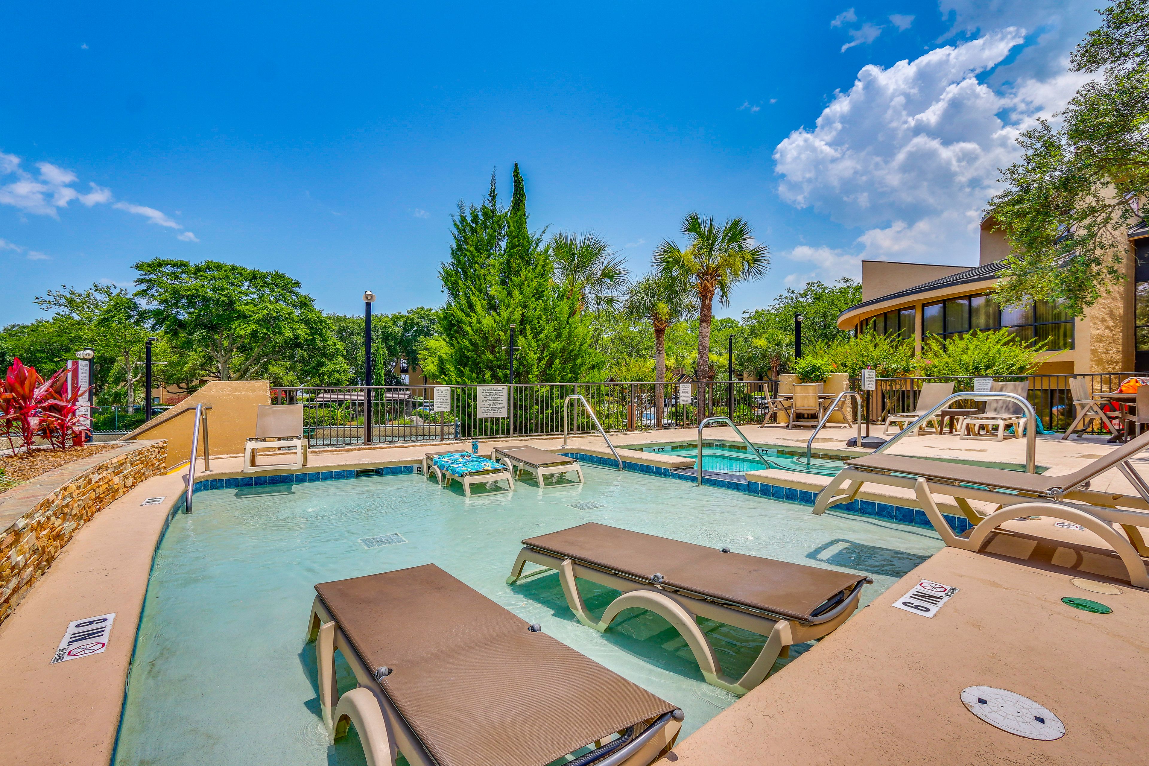 Island Club Resort | Community Amenities