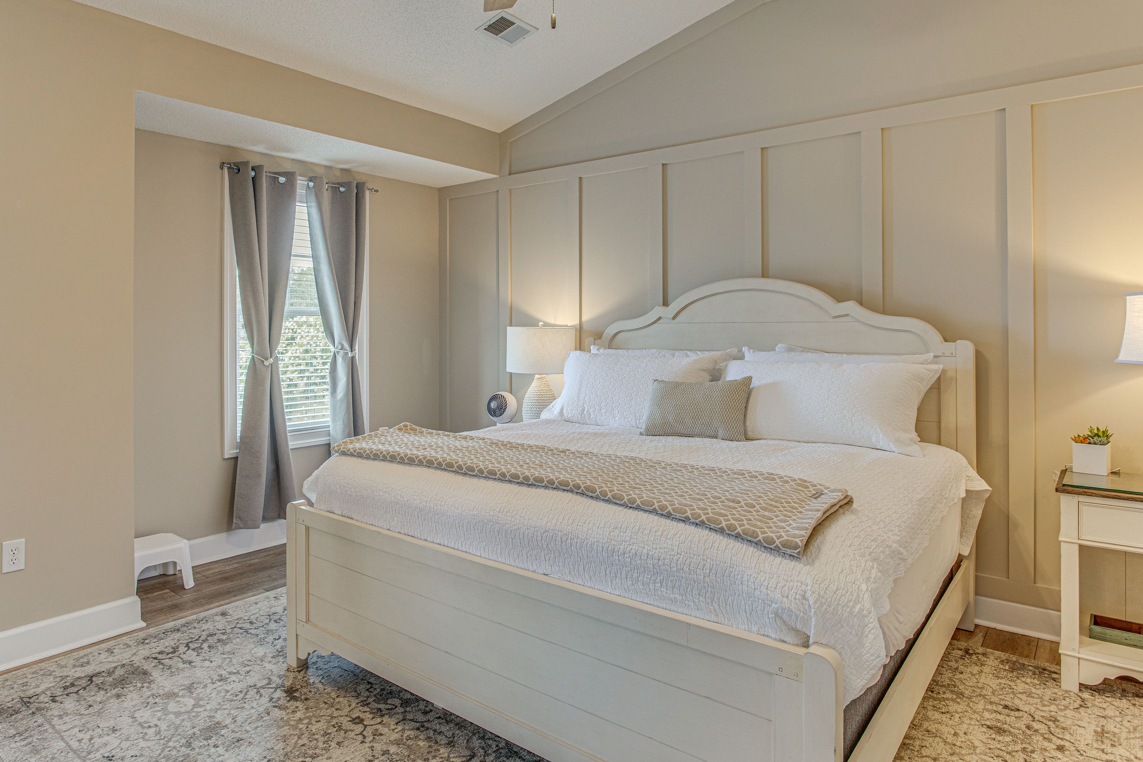 Bedroom 1 | King Bed | En-Suite Bathroom
