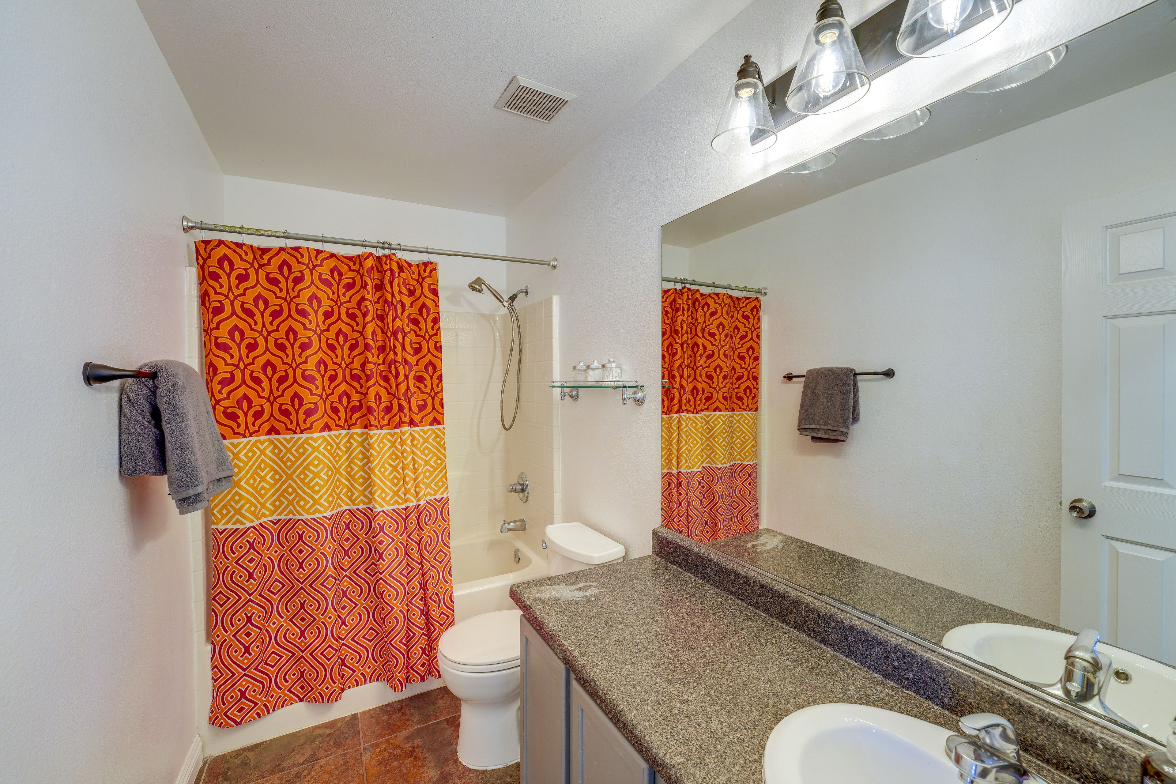 Full Bathroom | 2nd Floor