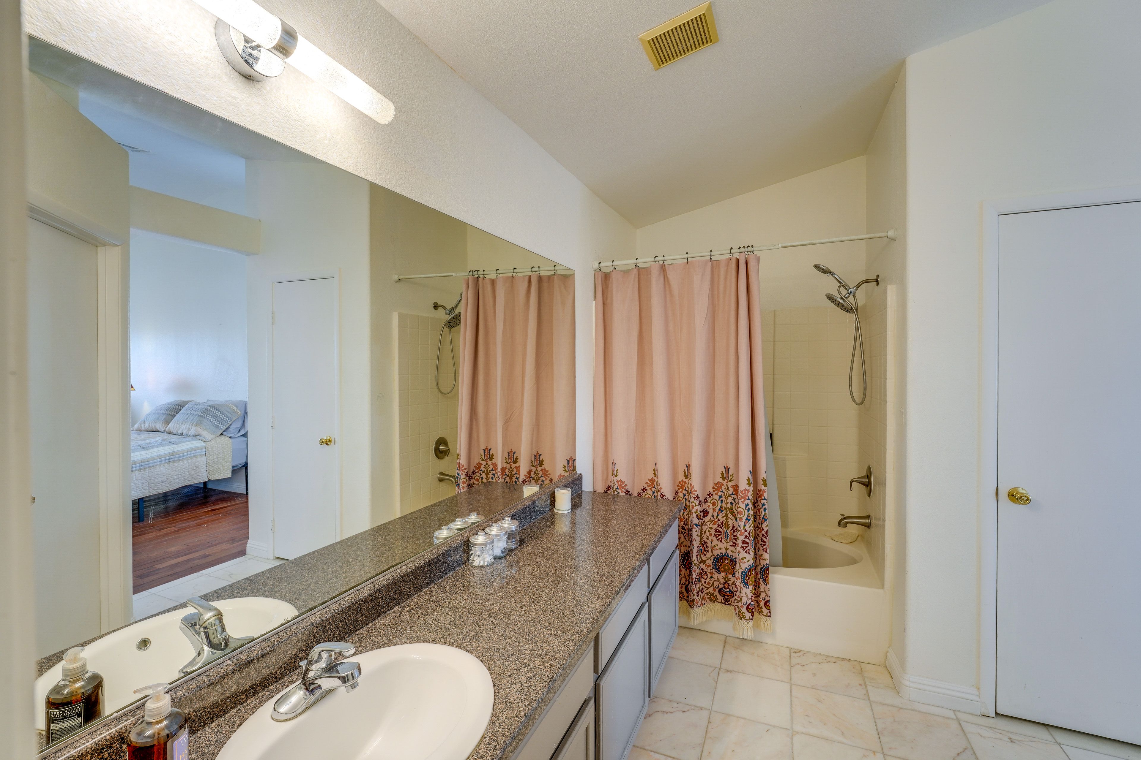 Full Bathroom | 2nd Floor
