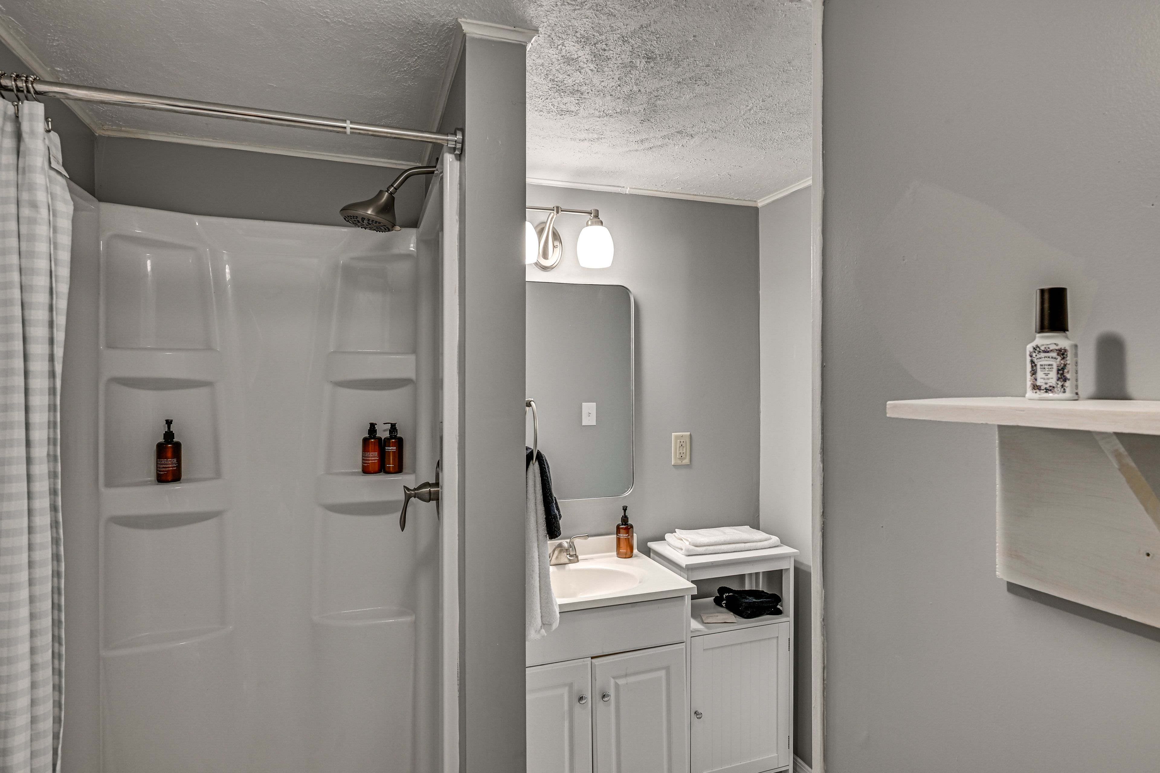 Full Bathroom | Main Level