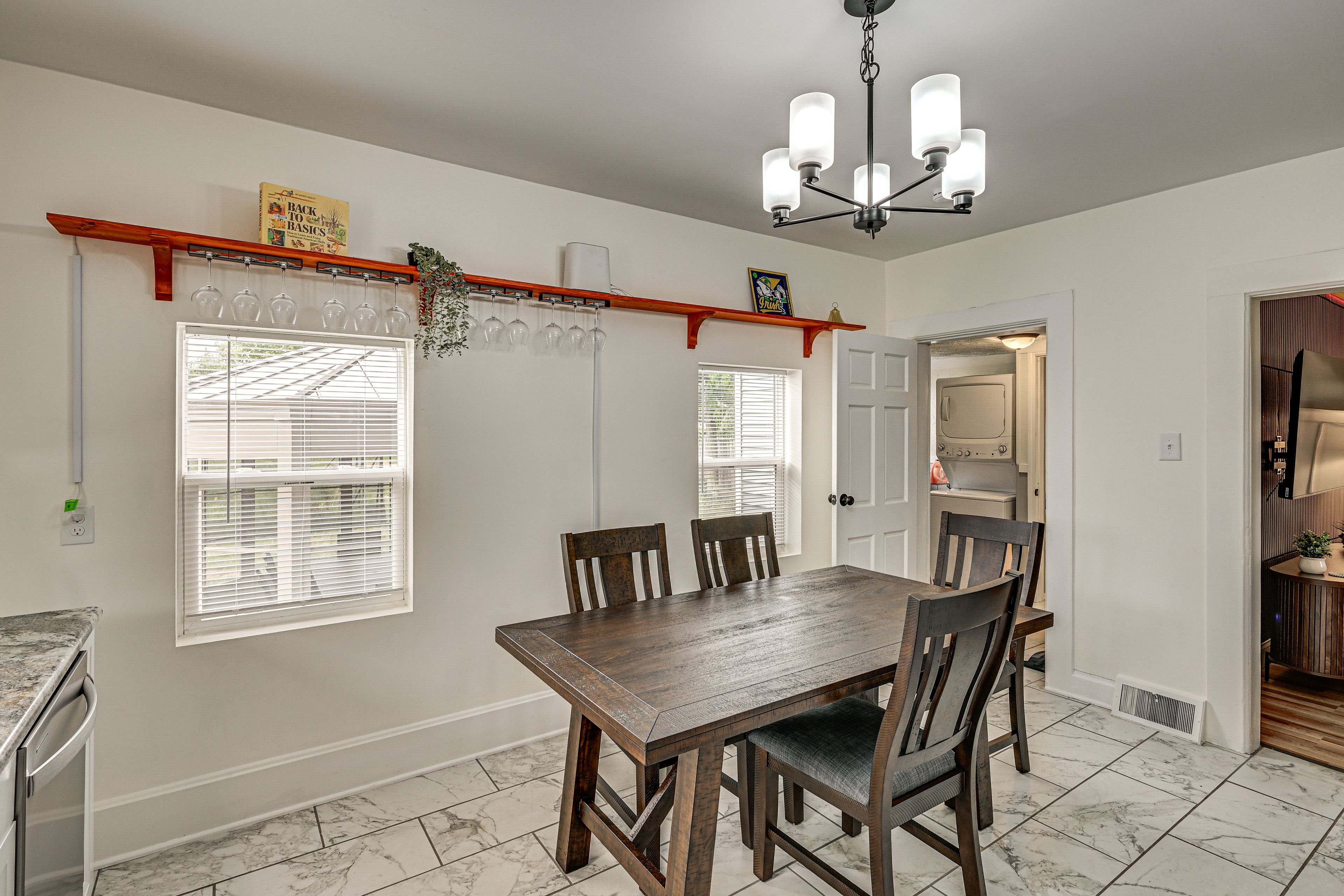 Dining Area | Main Level