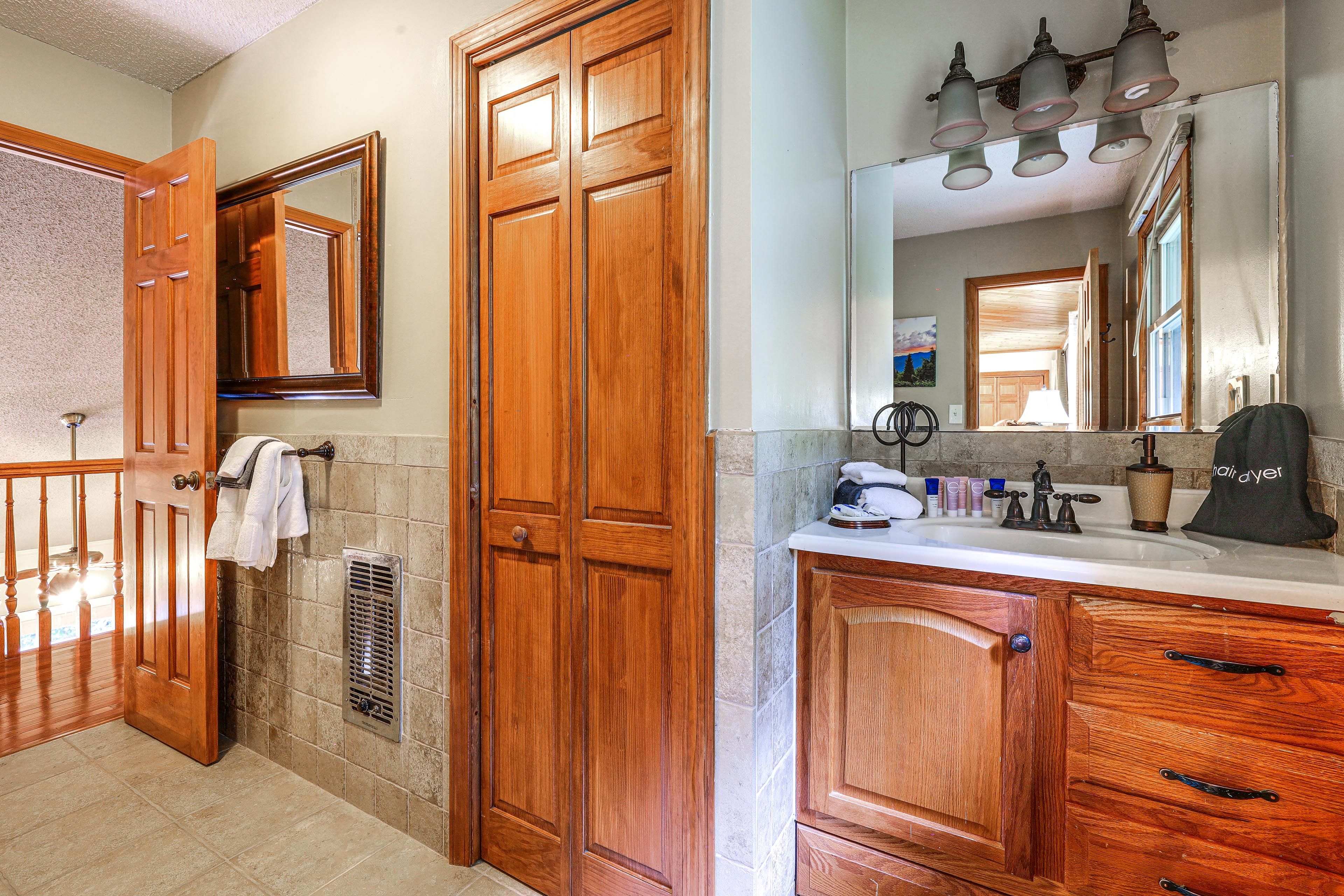 En-Suite Bathroom | Upper Level