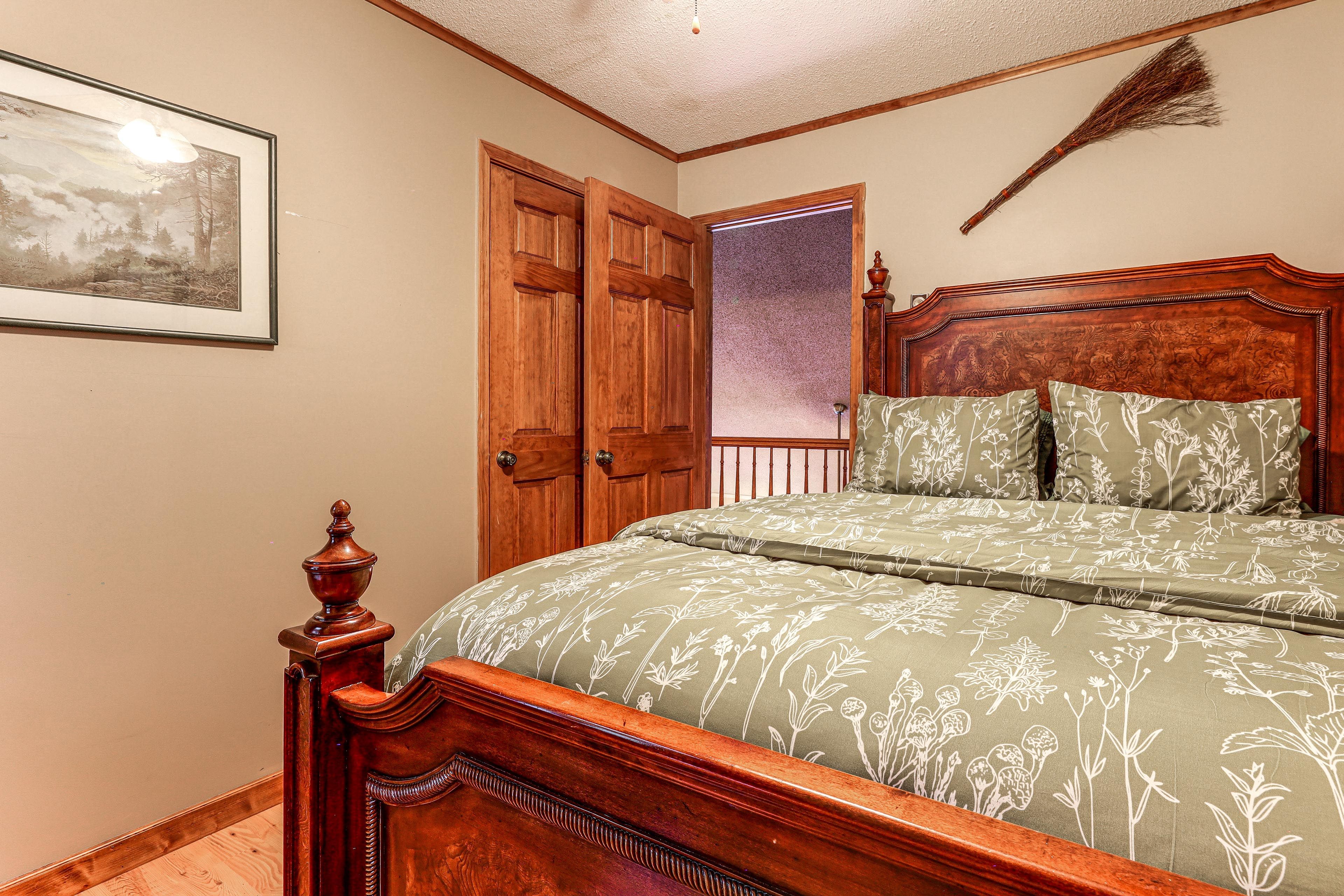 Bedroom | Full Bed | 2nd Floor