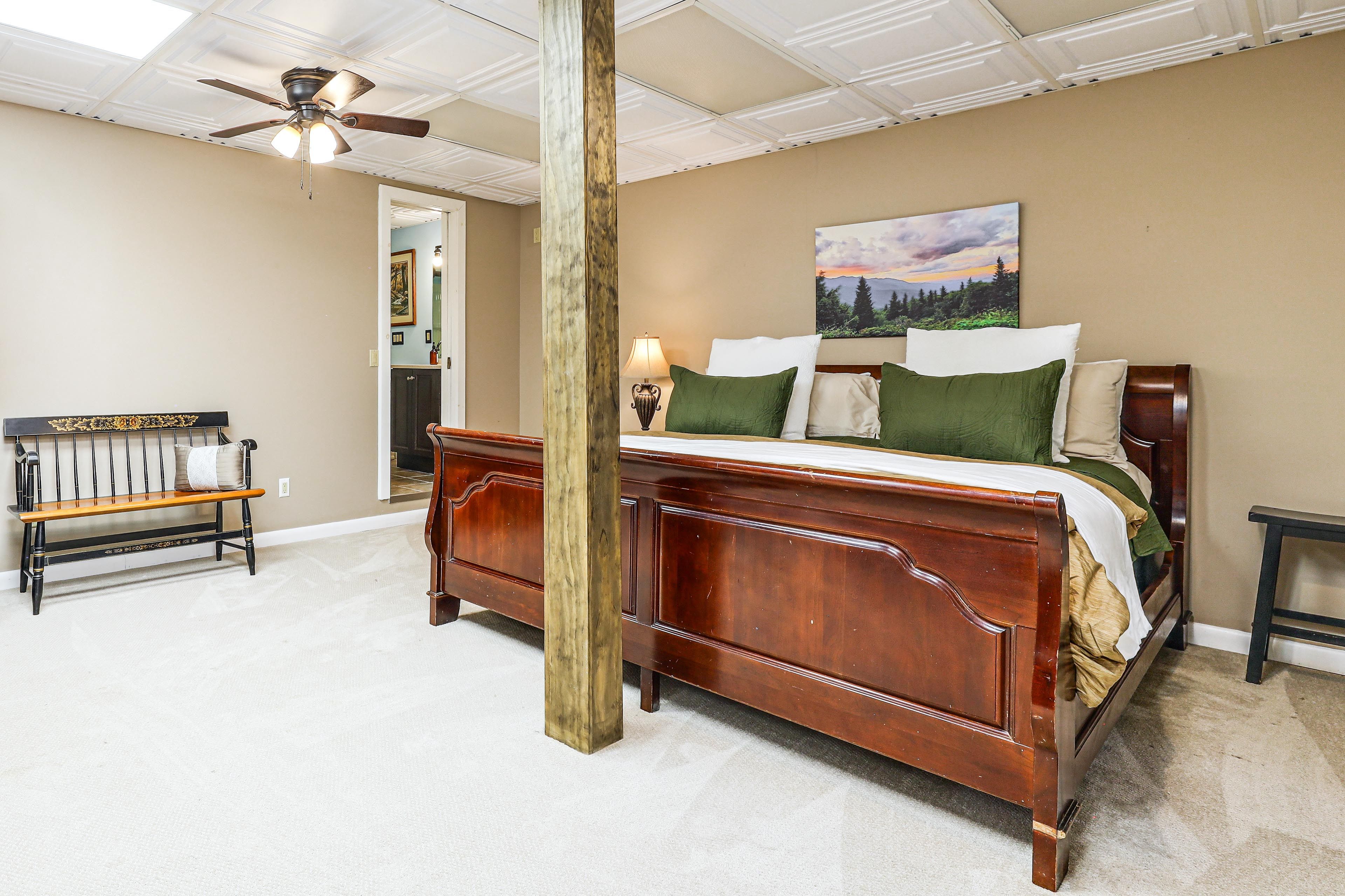 Bedroom | King Bed | En-Suite Bathroom | Lower Level