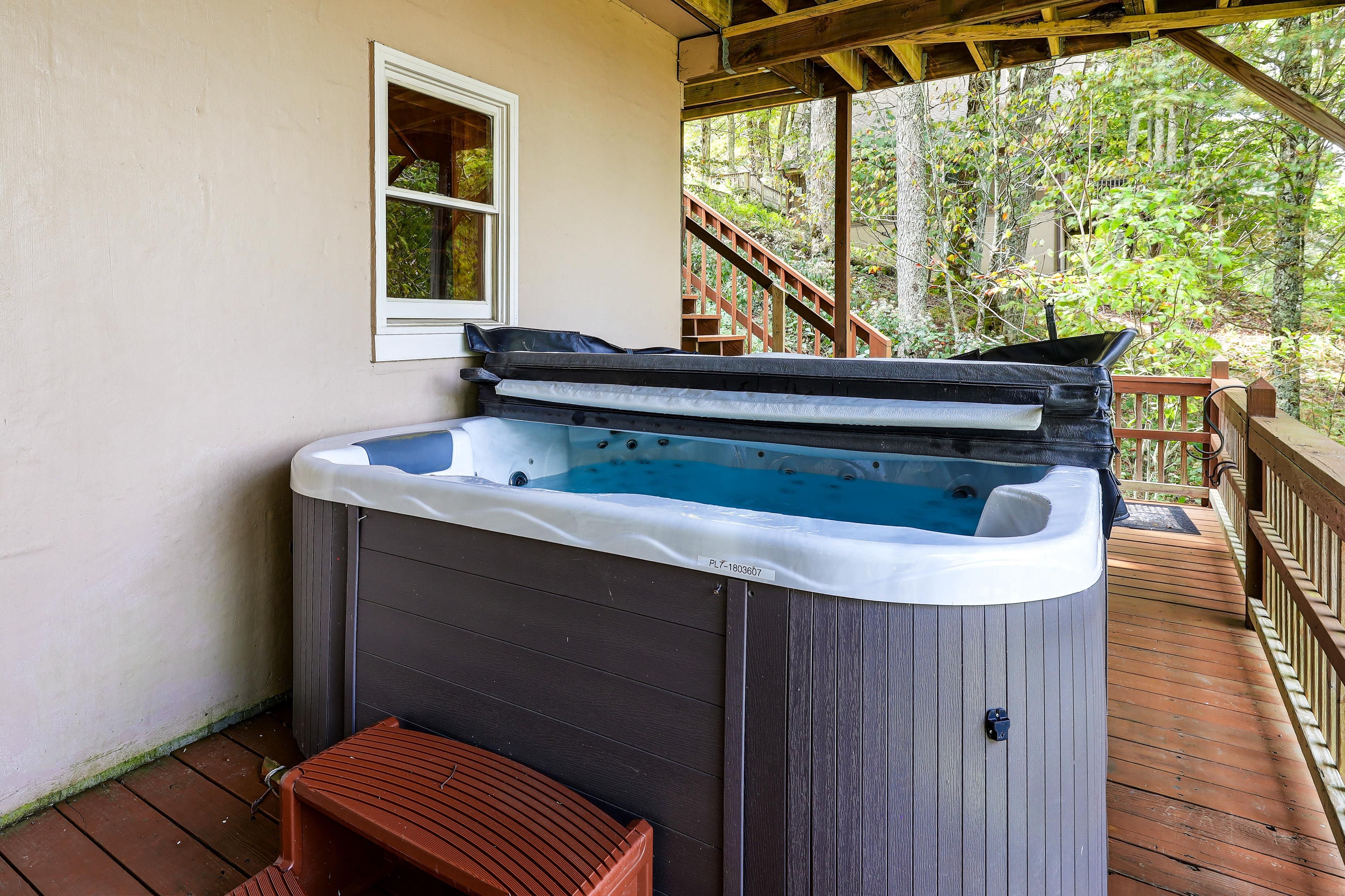 Lower Deck | Private Hot Tub