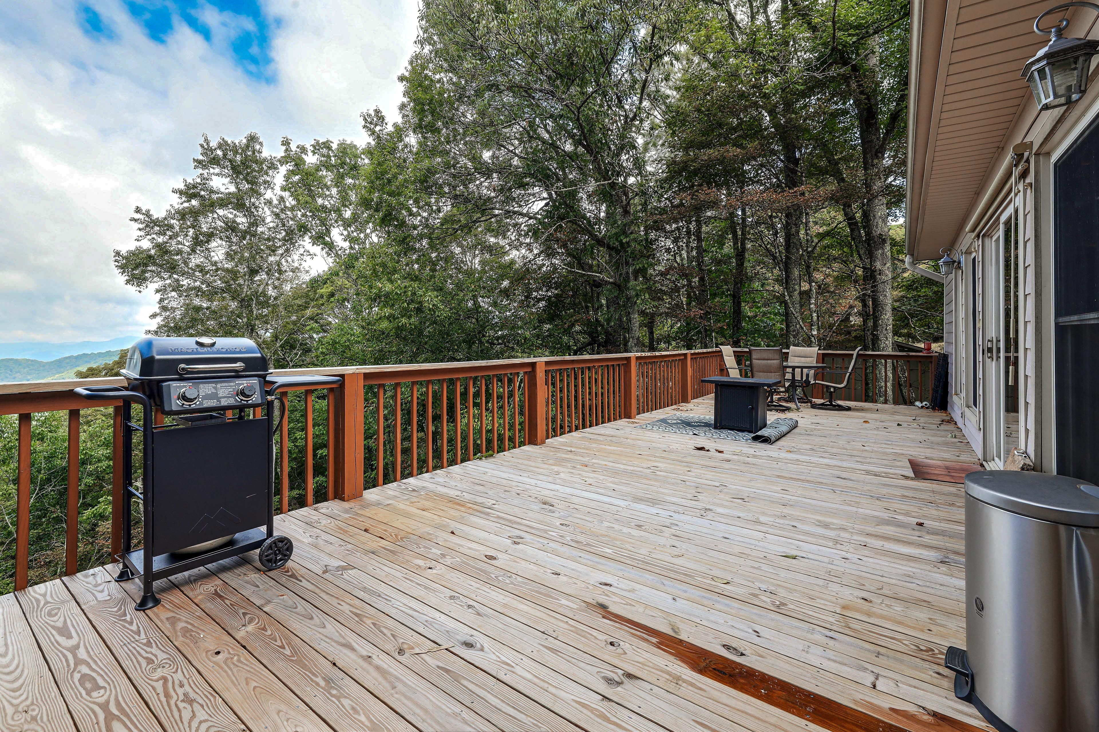 Upper Deck | Grill | Outdoor Dining | Mountain Views