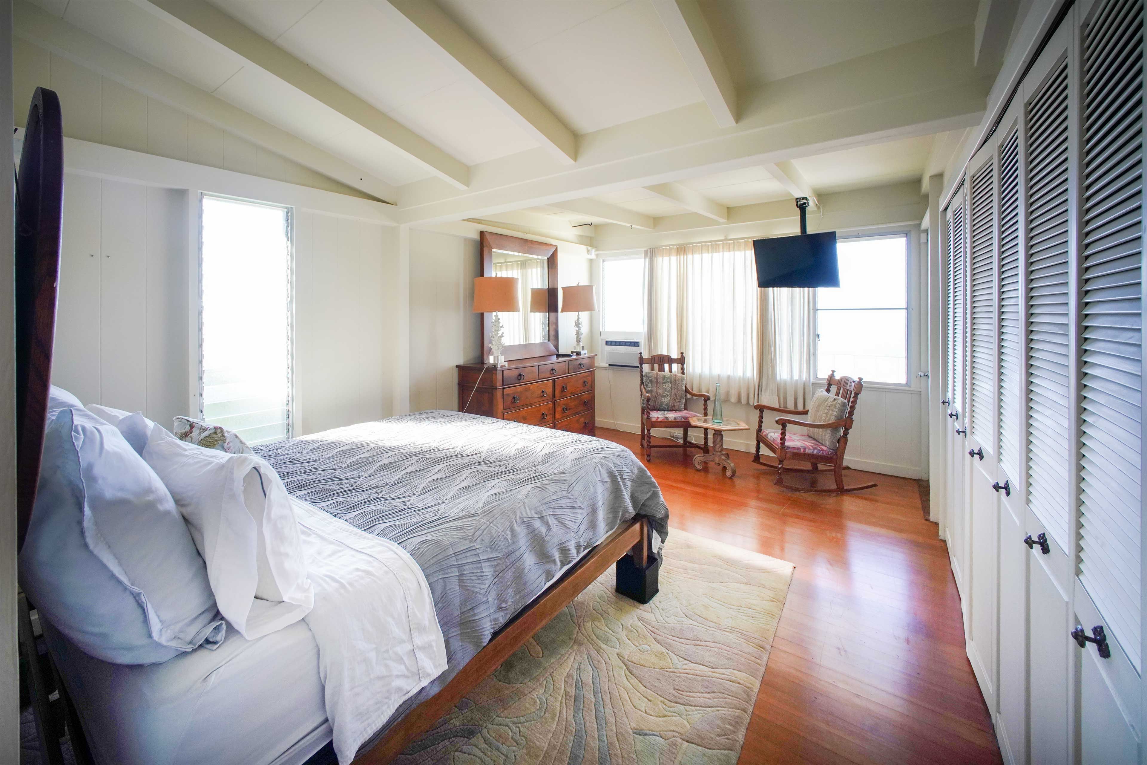 Bedroom 1 | Queen Bed