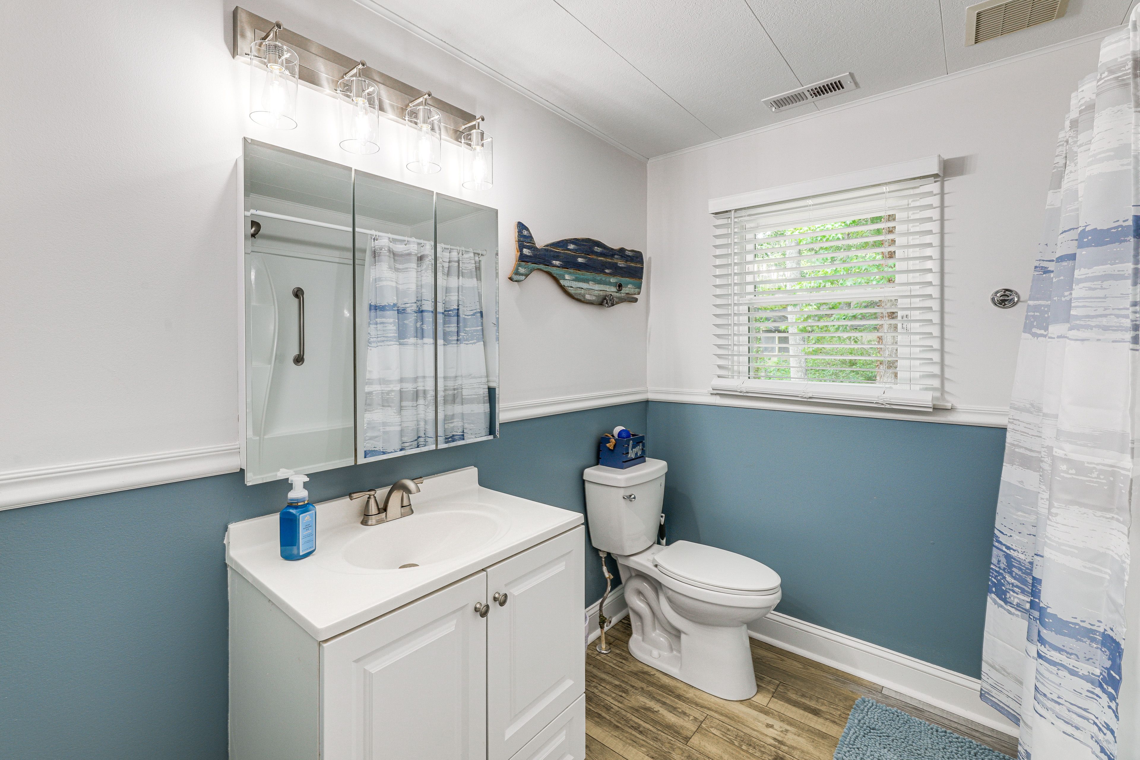 Full Bathroom