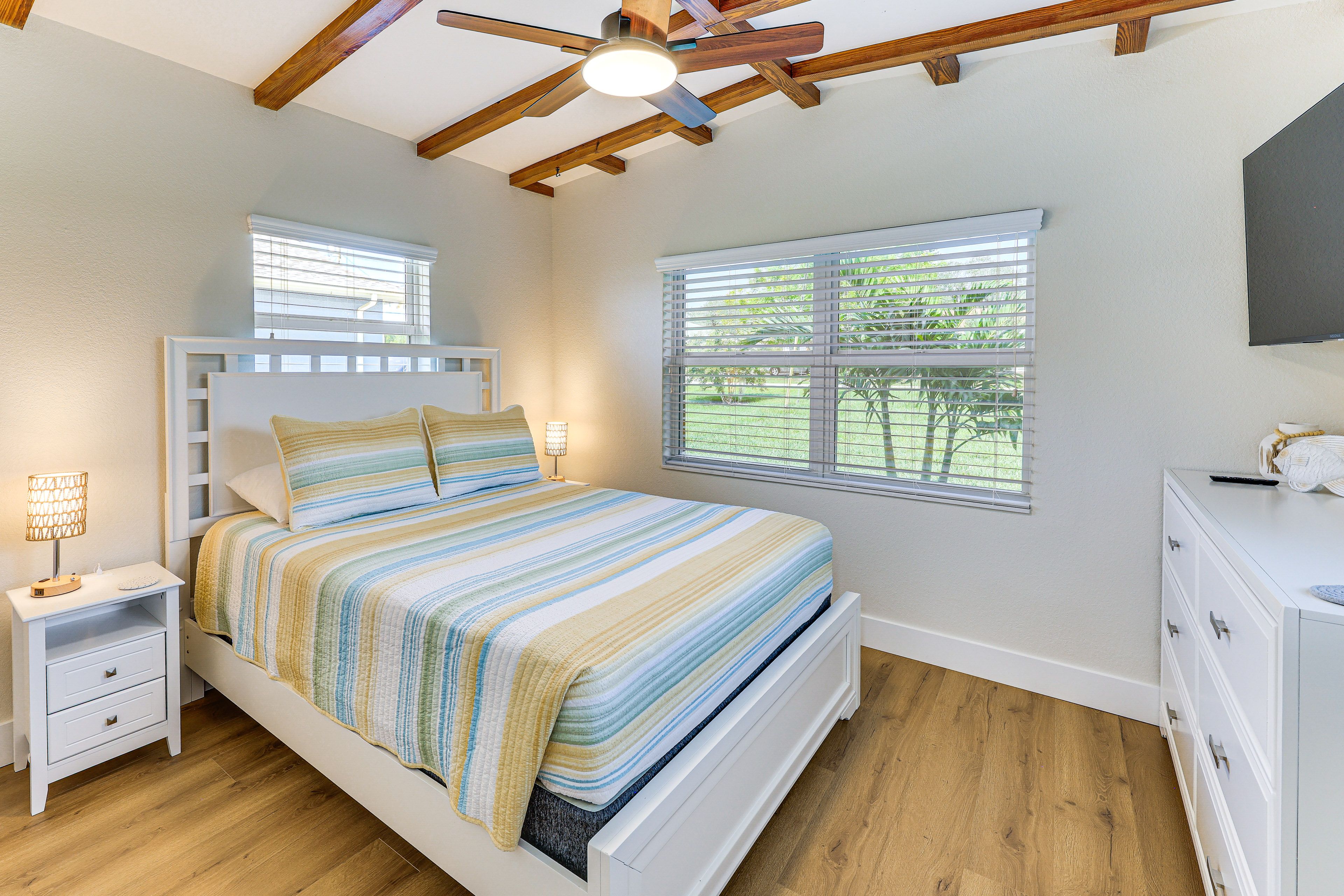 Bedroom 3 | Queen Bed