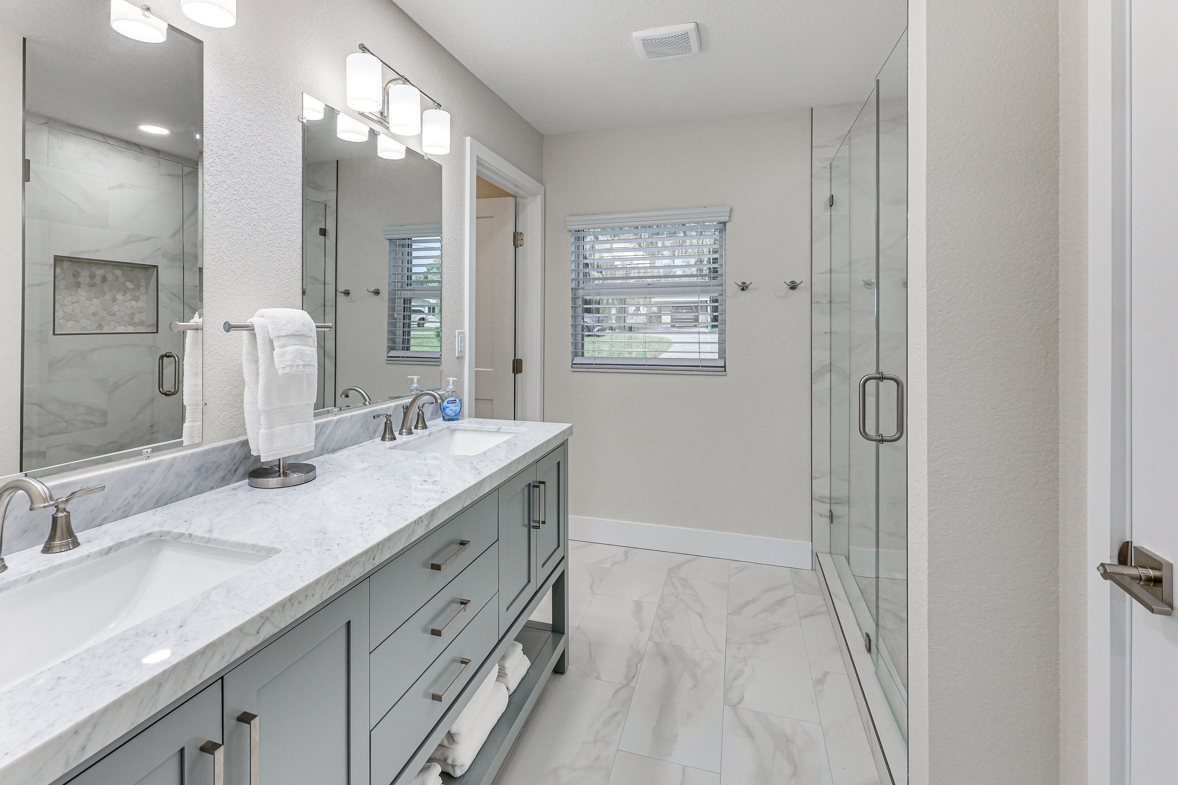 Full Bathroom