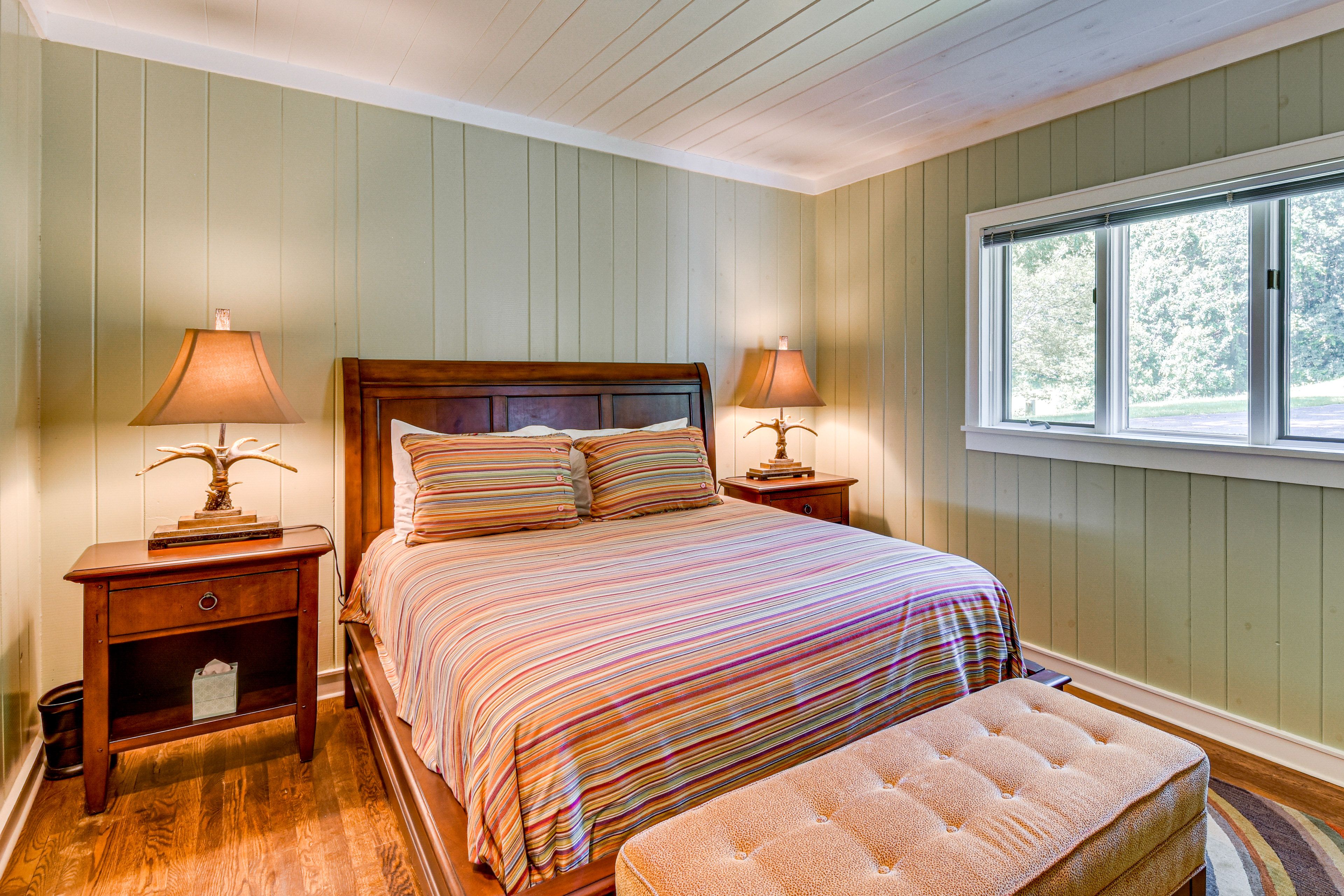 Bedroom 3 | Queen Bed