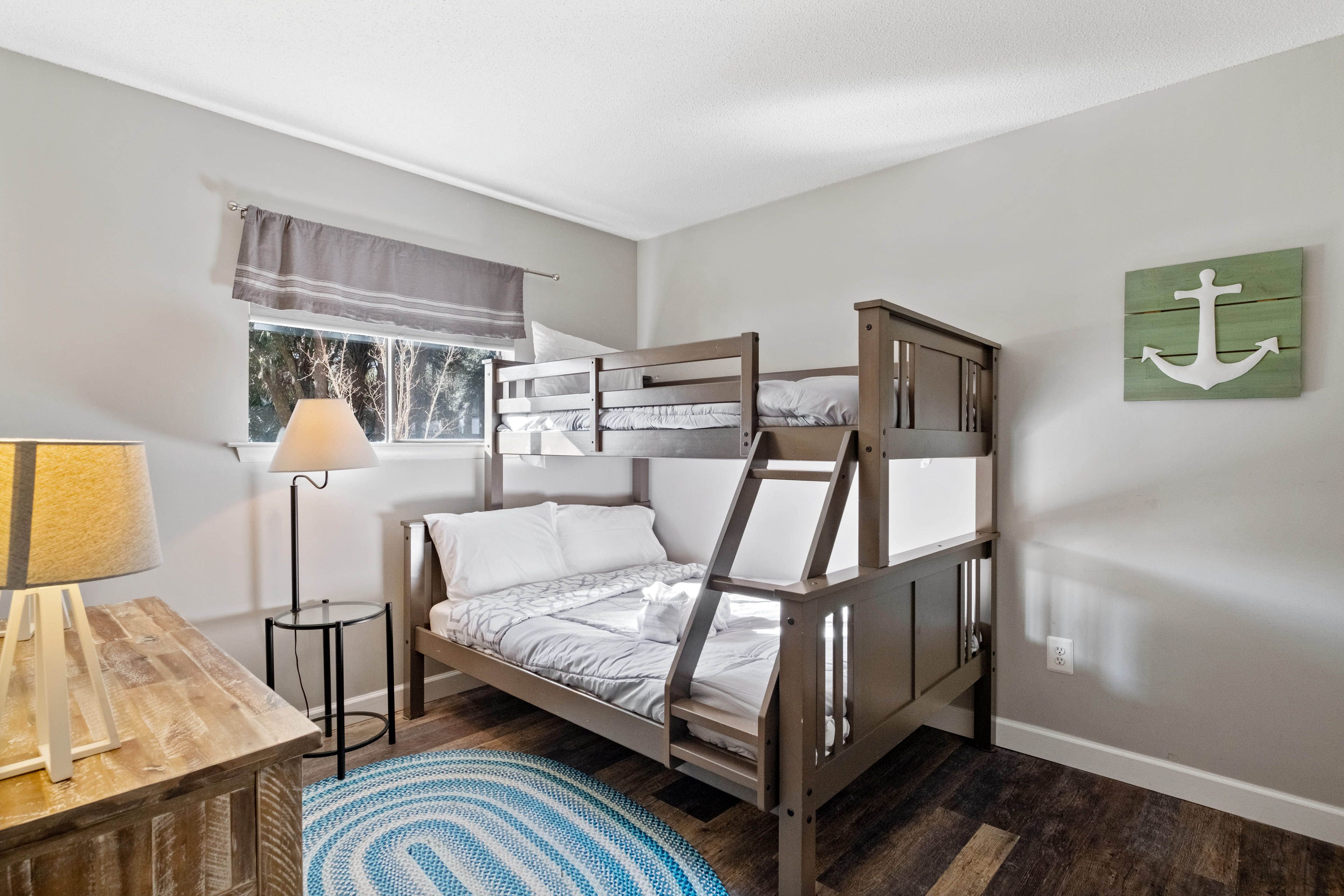 Bedroom 2 | Twin/Full Bunk Bed