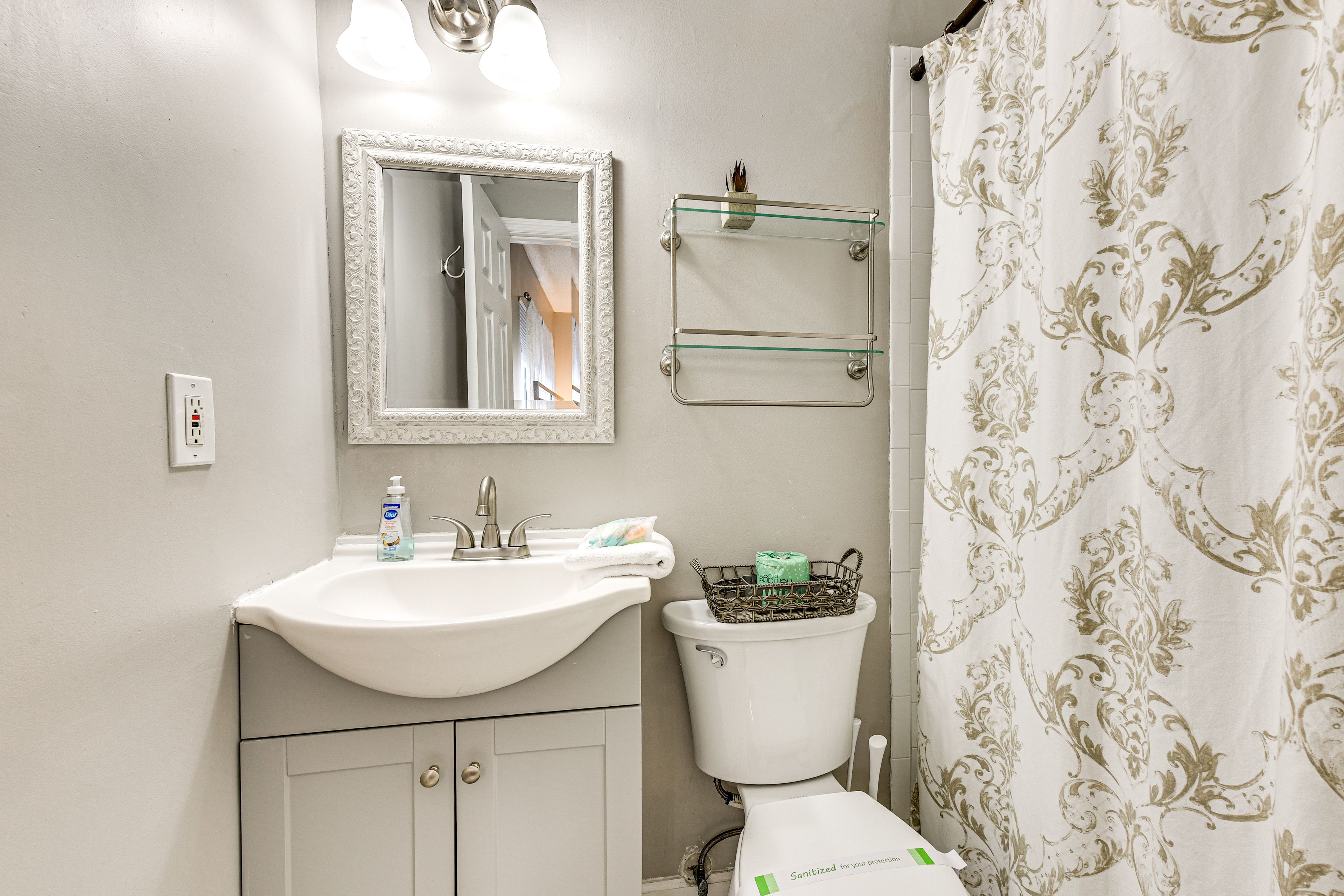 Full Bathroom