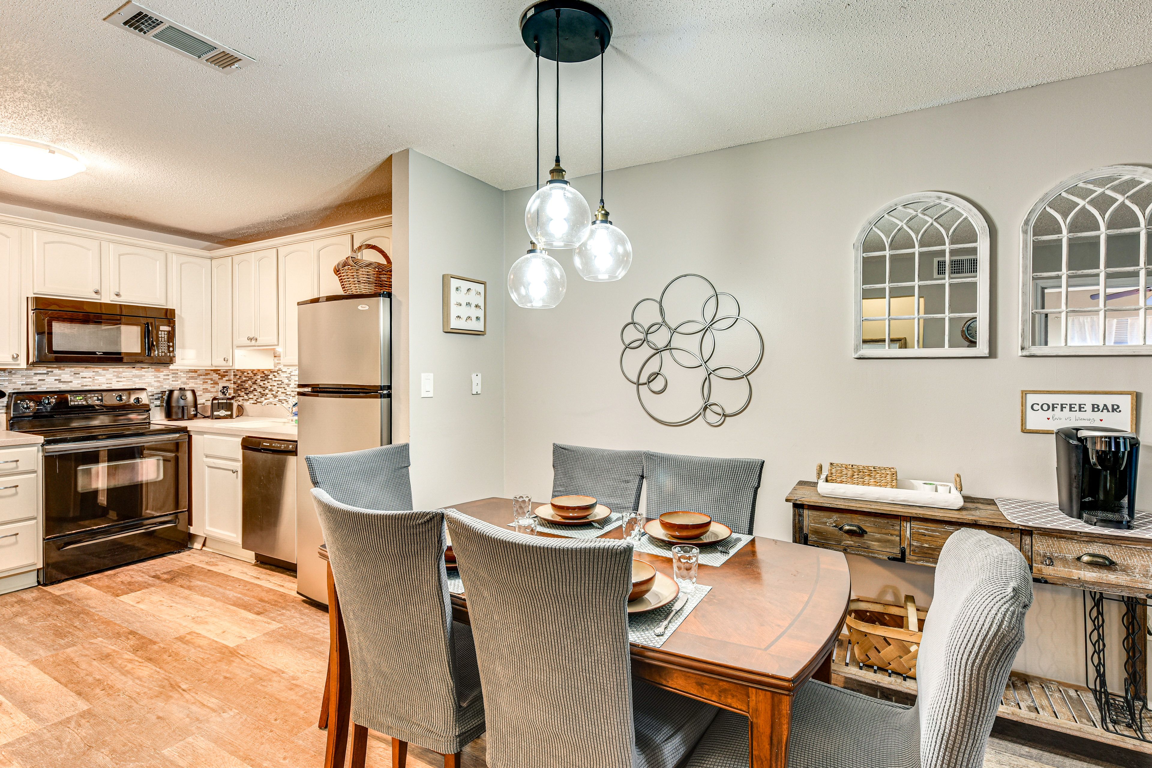 Dining & Kitchen Area | Open Floor Plan