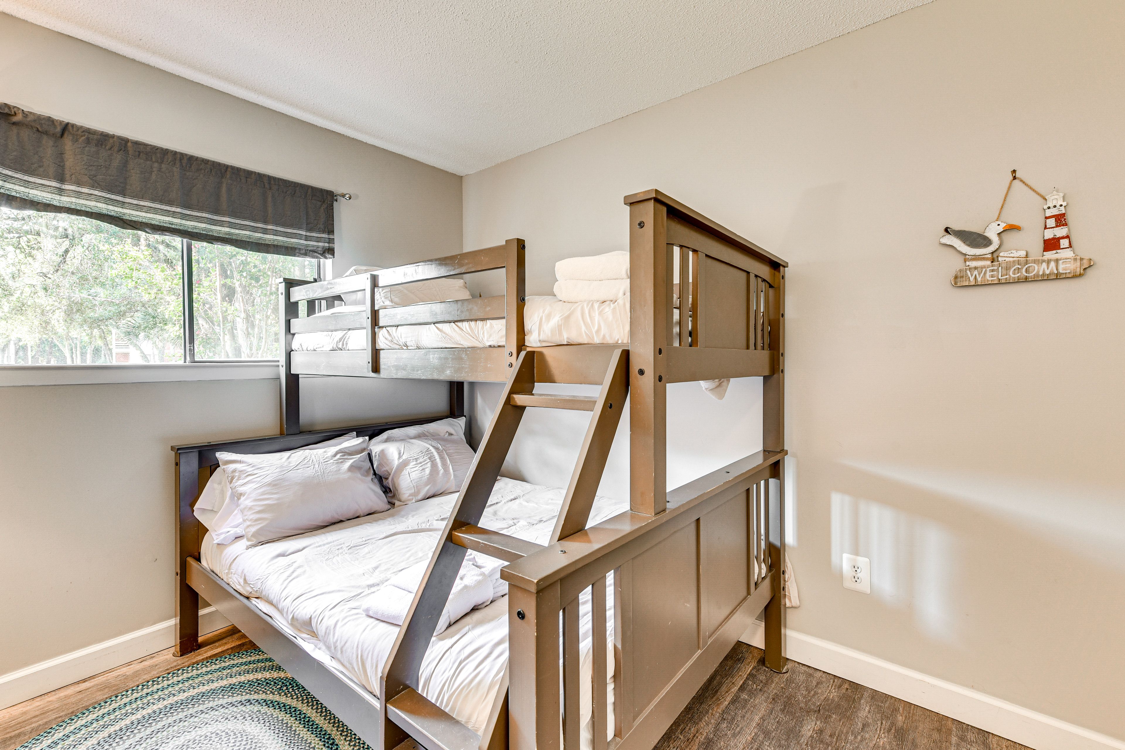 Bedroom 2 | Twin/Full Bunk Bed
