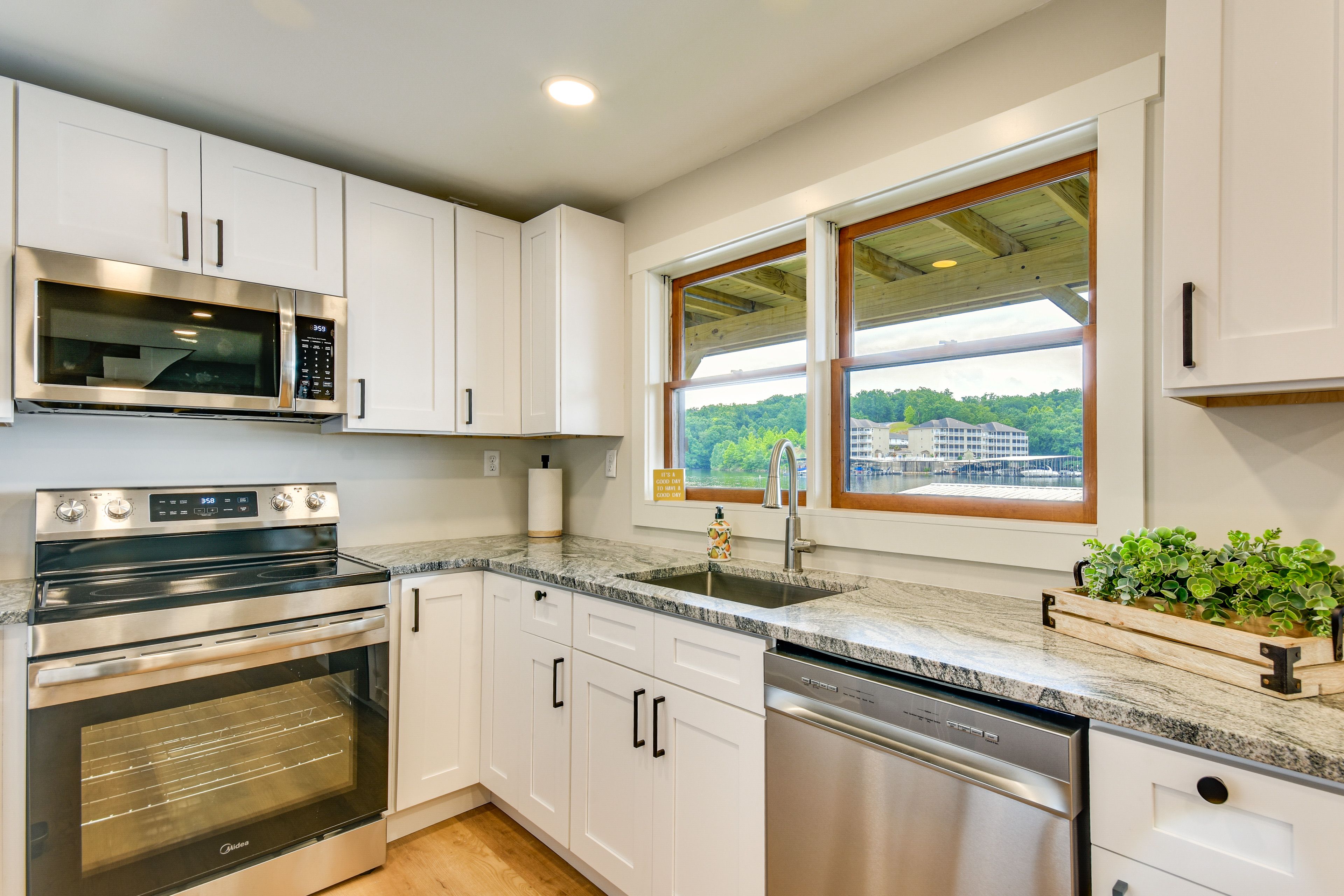 Kitchen | Main level