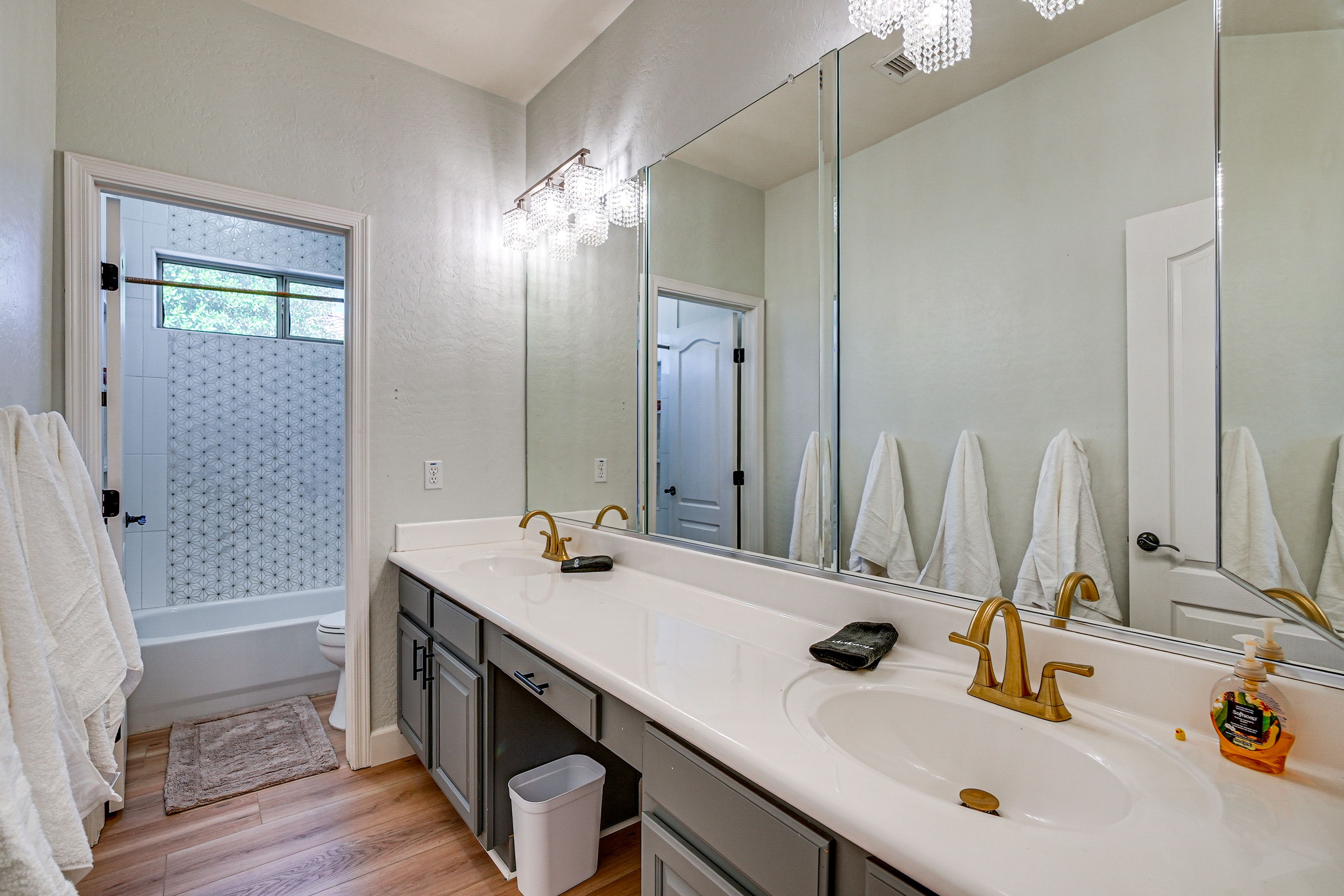 Full Bathroom | 2nd Floor