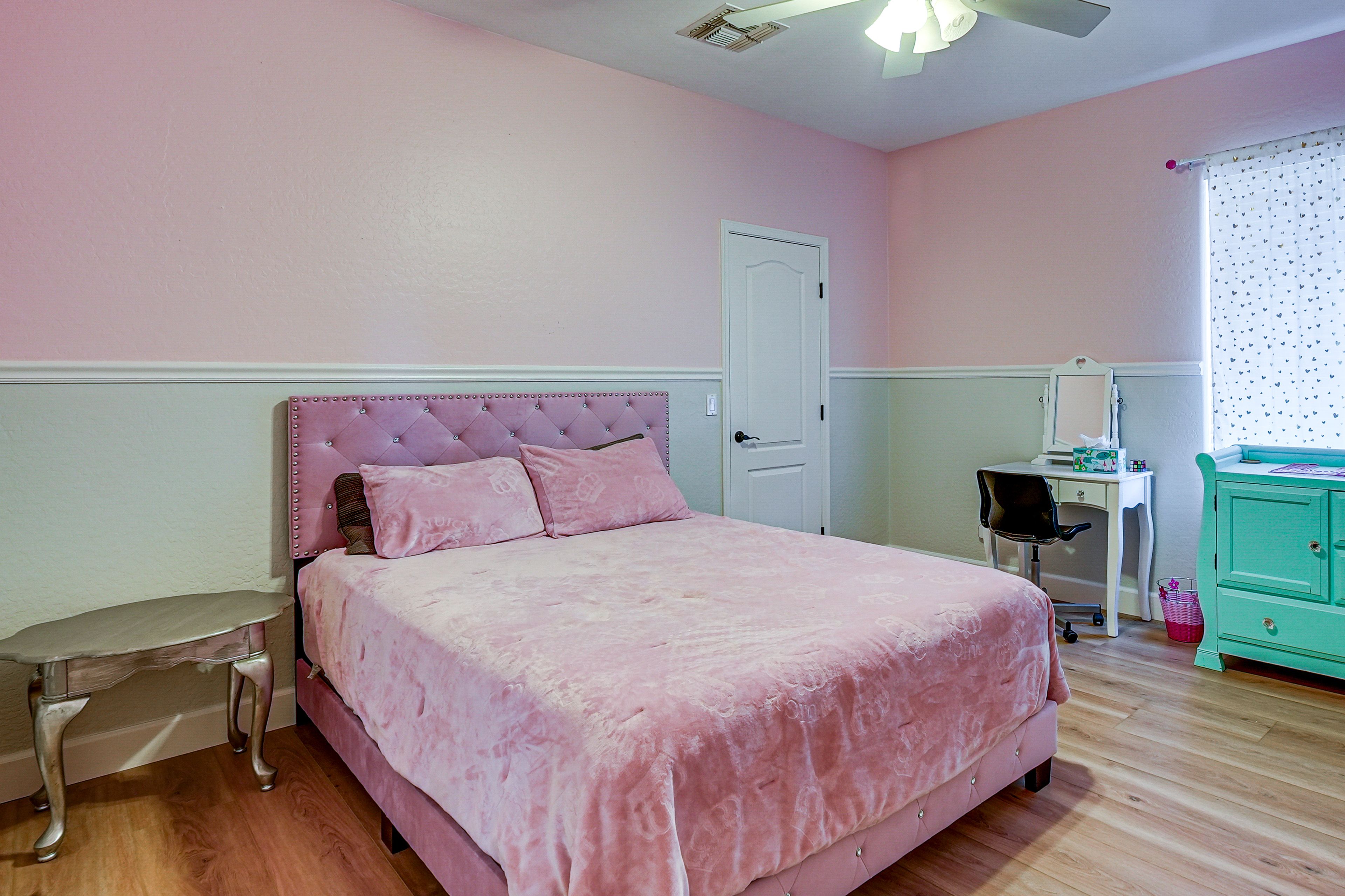 Bedroom 5 | Queen Bed | 2nd Floor