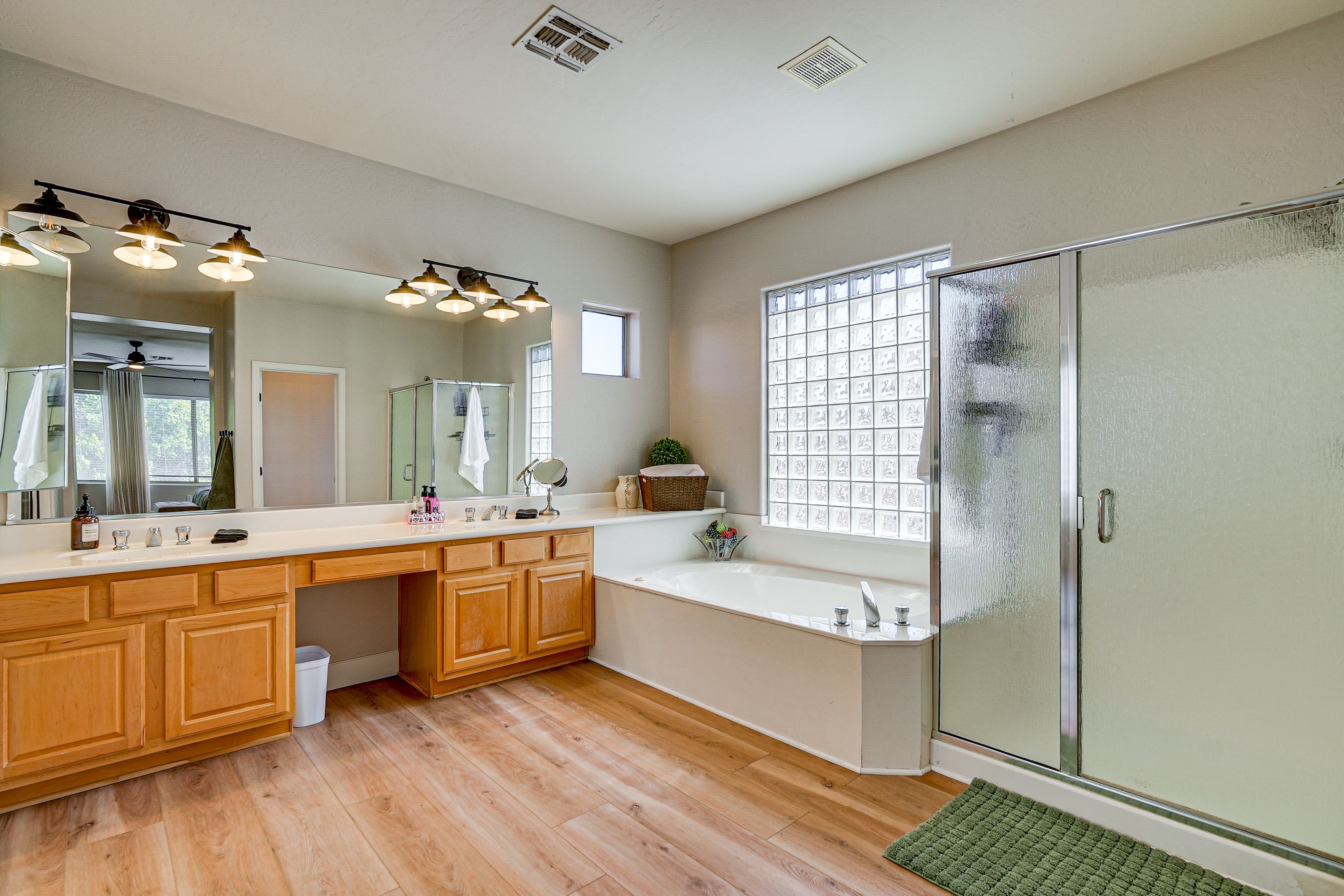 En-Suite Bathroom | Towels & Linens Provided | Walk-In Closet | 2nd Floor