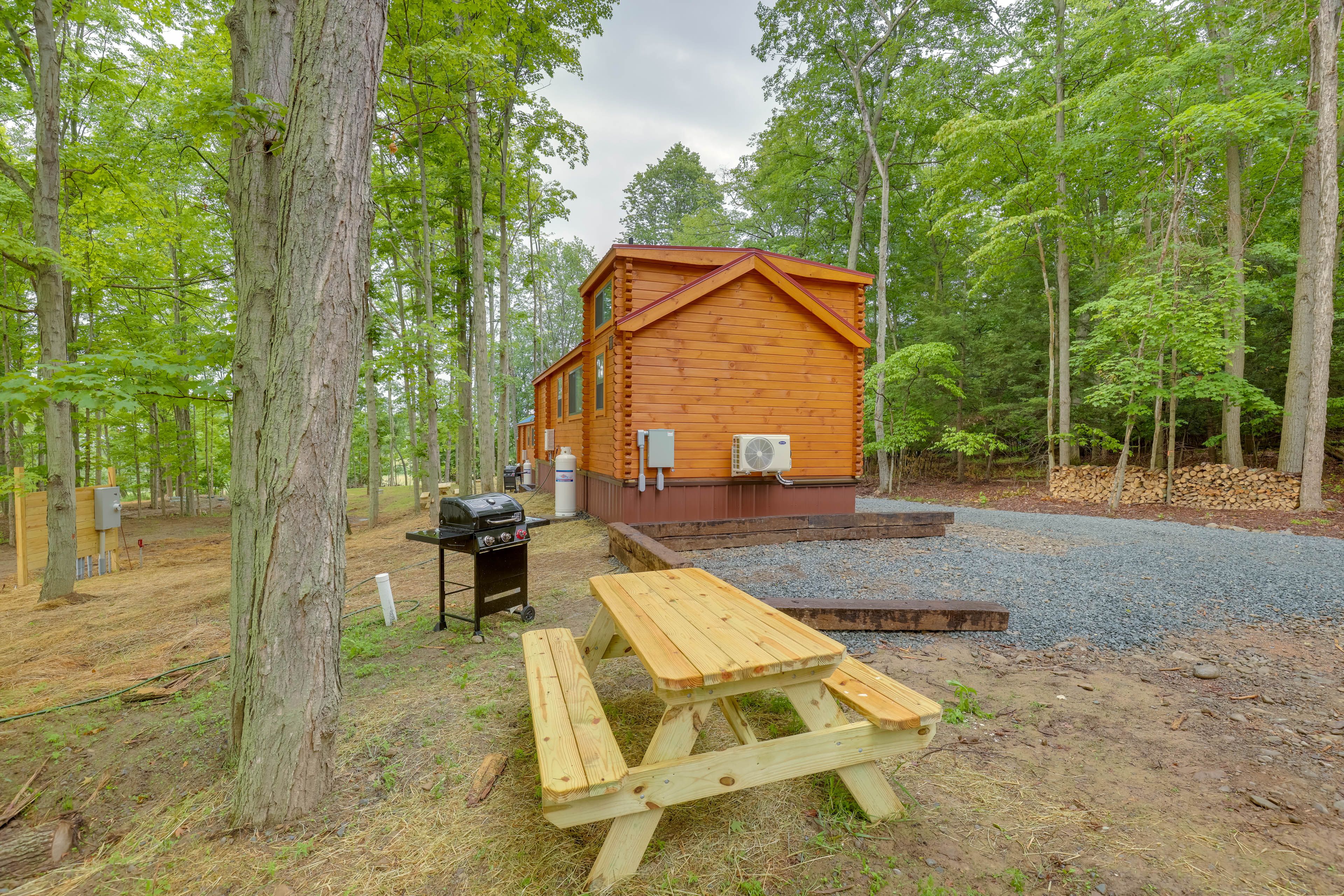 Middlebury Center Vacation Rental | 6BR | 3BA | 1,350 Sq Ft | Stairs Required
